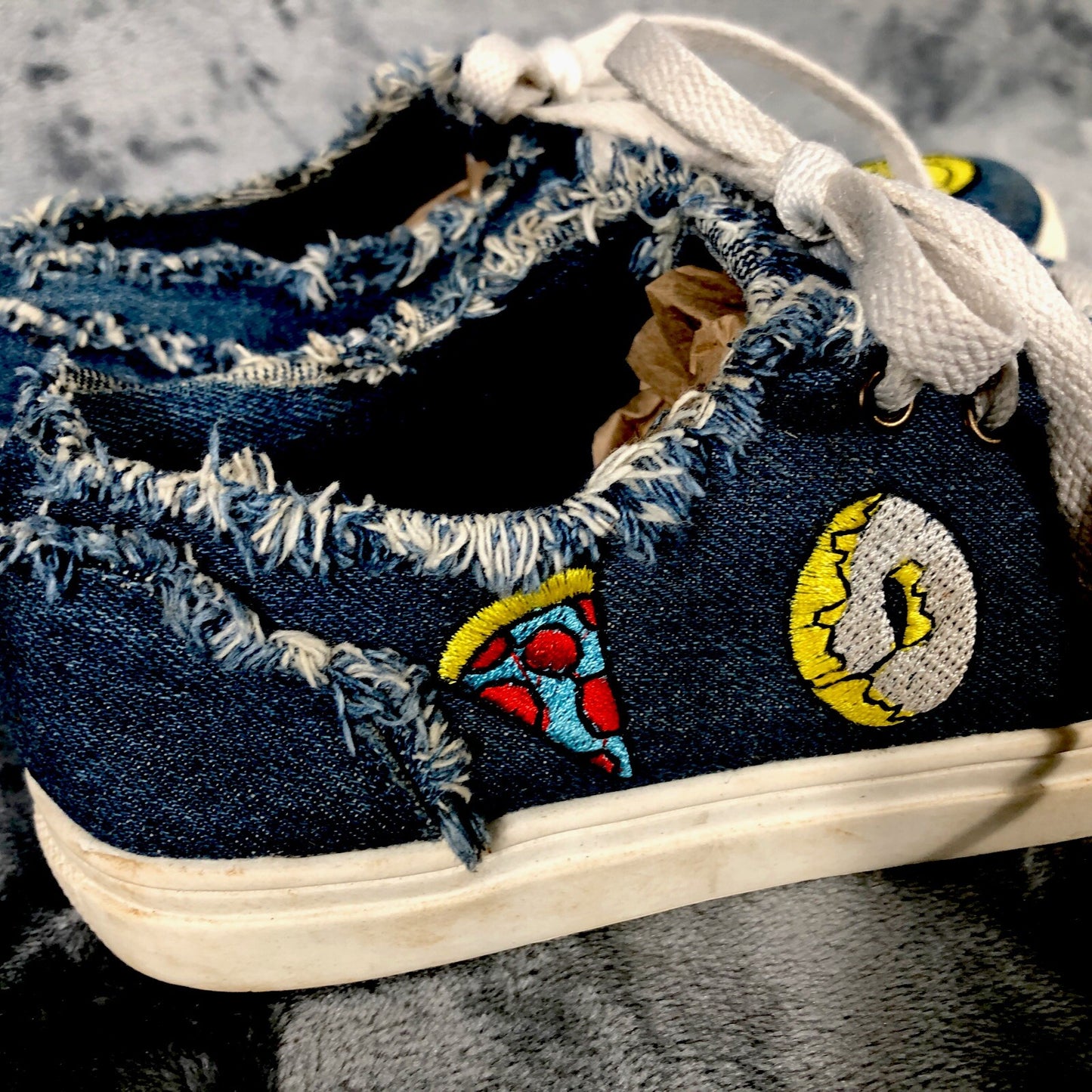 Union Bay Tennis Shoes Smiley Face Casual Youth  Size 3