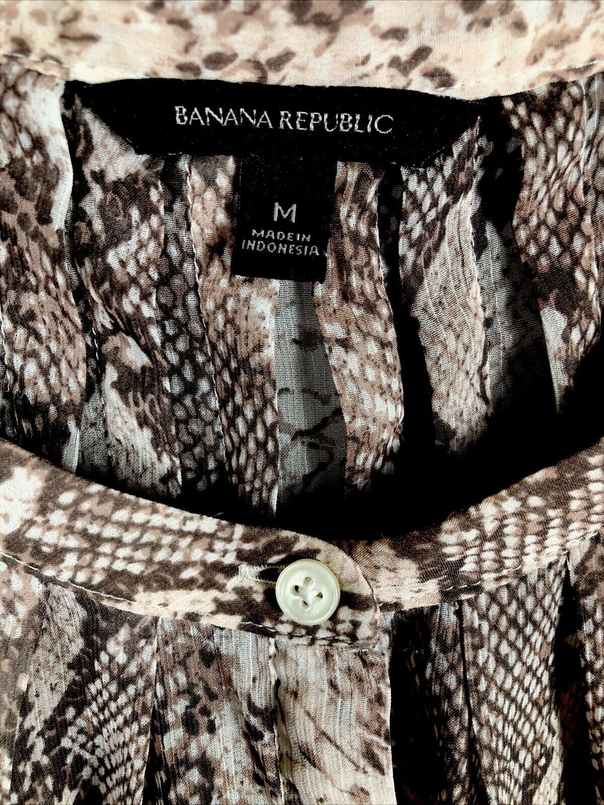 Banana Republic Blouse Women’s Animal Print Blouse Henley Snake Sheer Medium