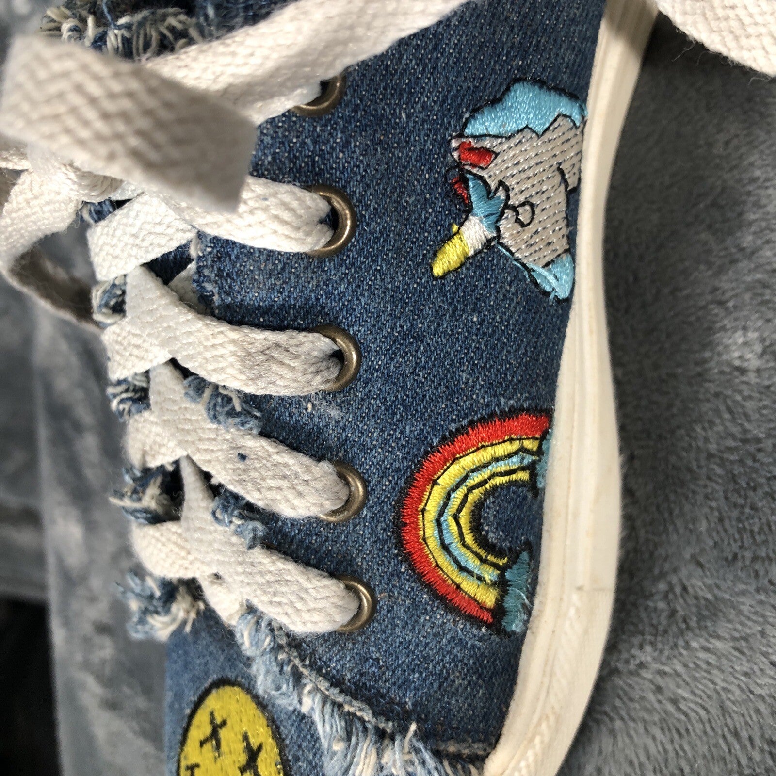 Union Bay Tennis Shoes Smiley Face Casual Youth  Size 3
