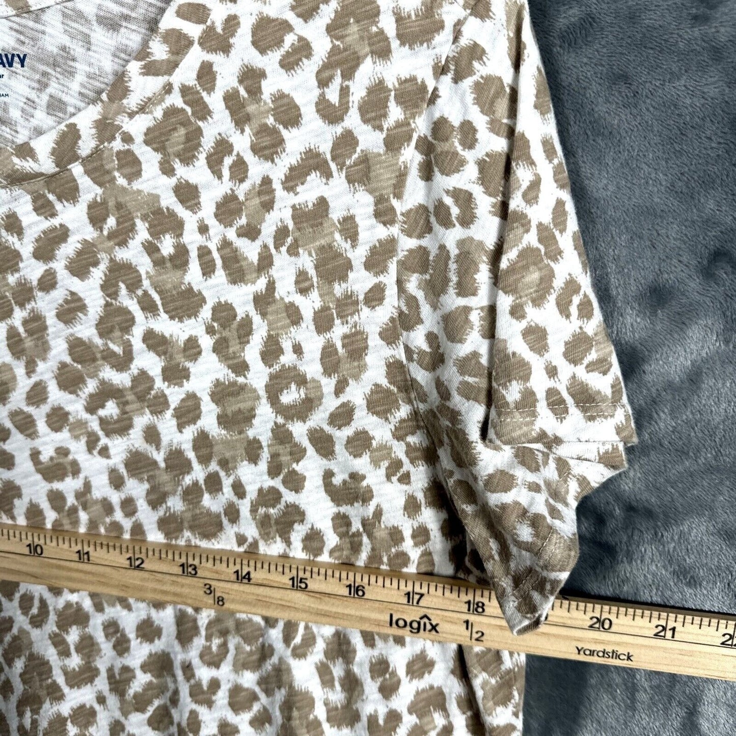 Old Navy Women’s Shirt Leopard Print Everywhere Short Sleeve T Shirt Medium