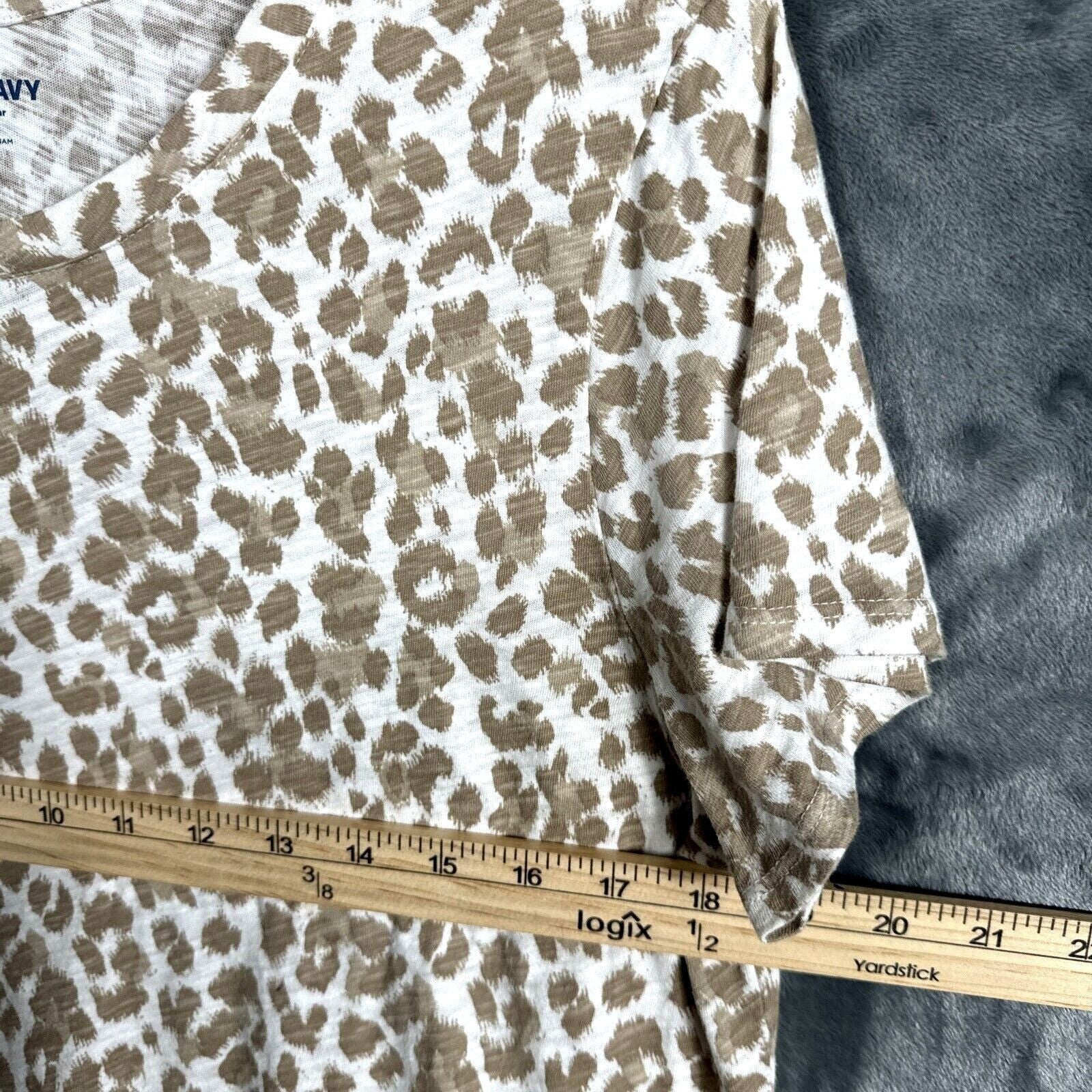 Old Navy Women’s Shirt Leopard Print Everywhere Short Sleeve T Shirt Medium