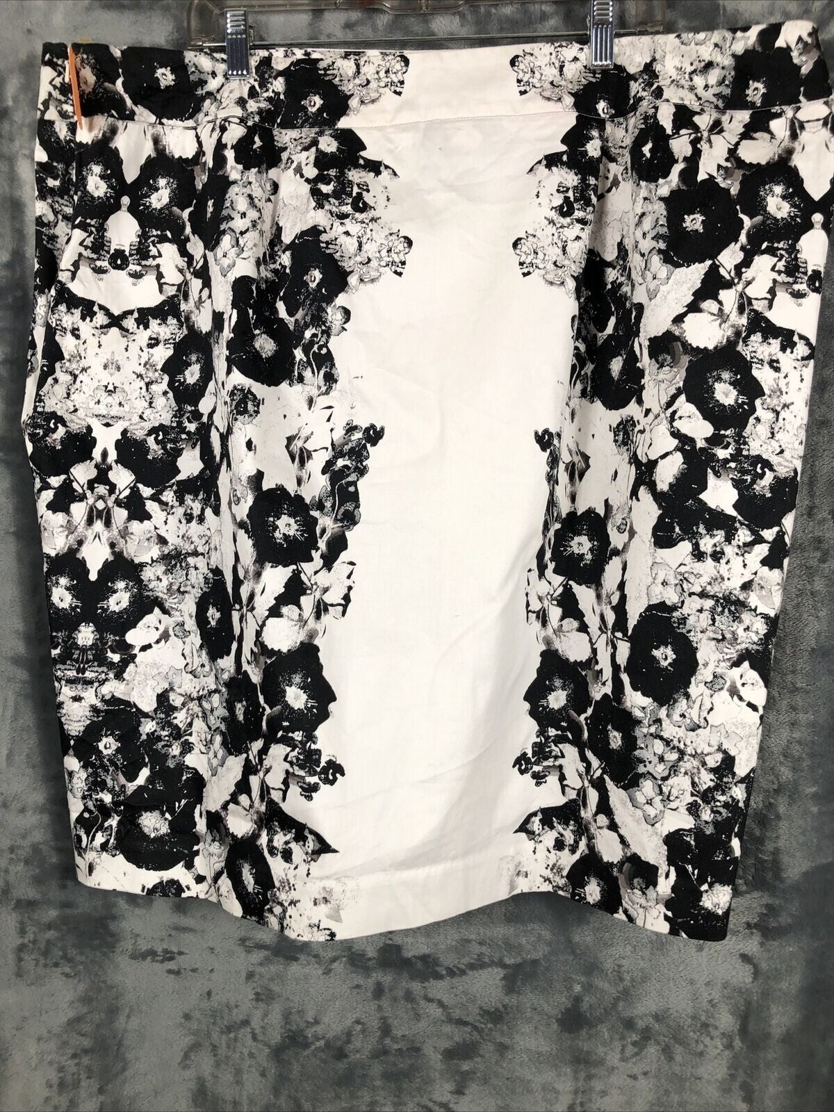 Lane Bryant Womens Floral Pencil Skirt Size 24 Black & White Cotton Blend