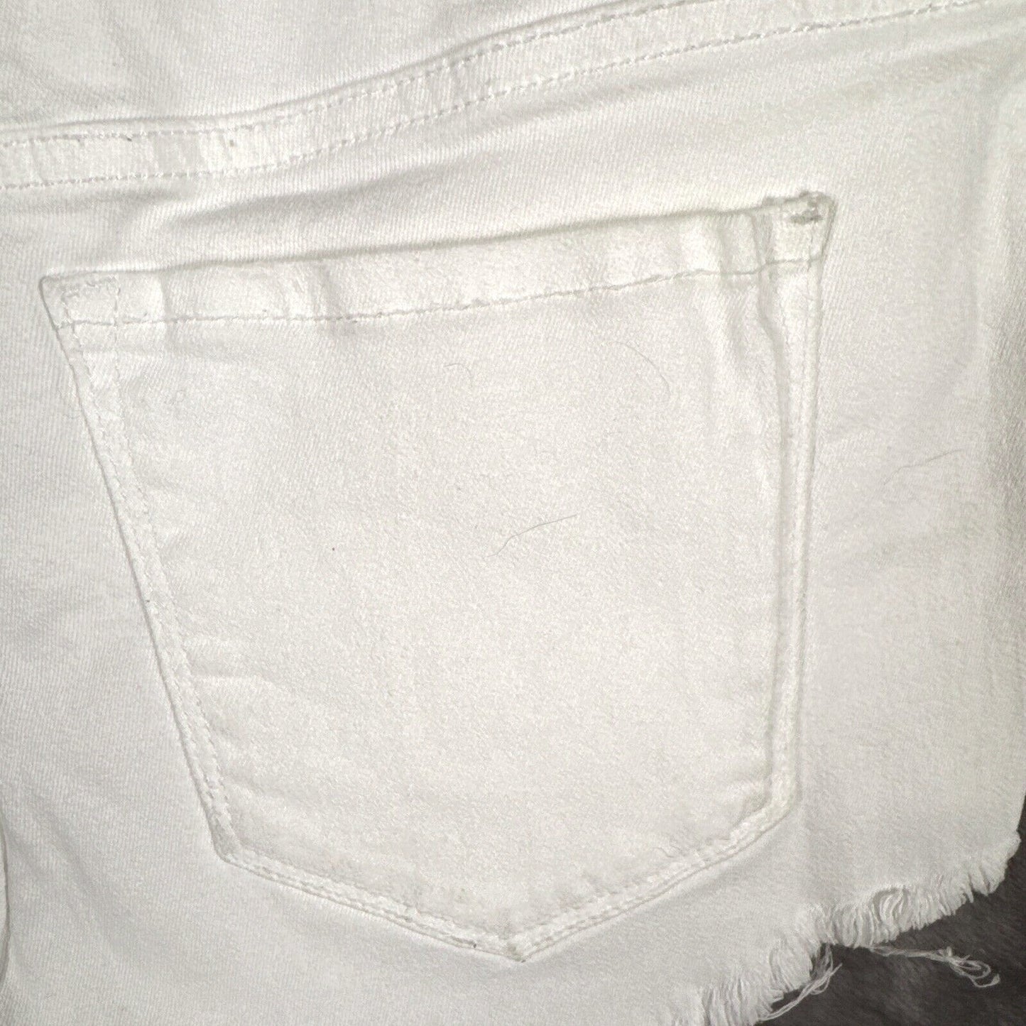 White Distressed Frayed Hem Denim Shorts Size M Klique B