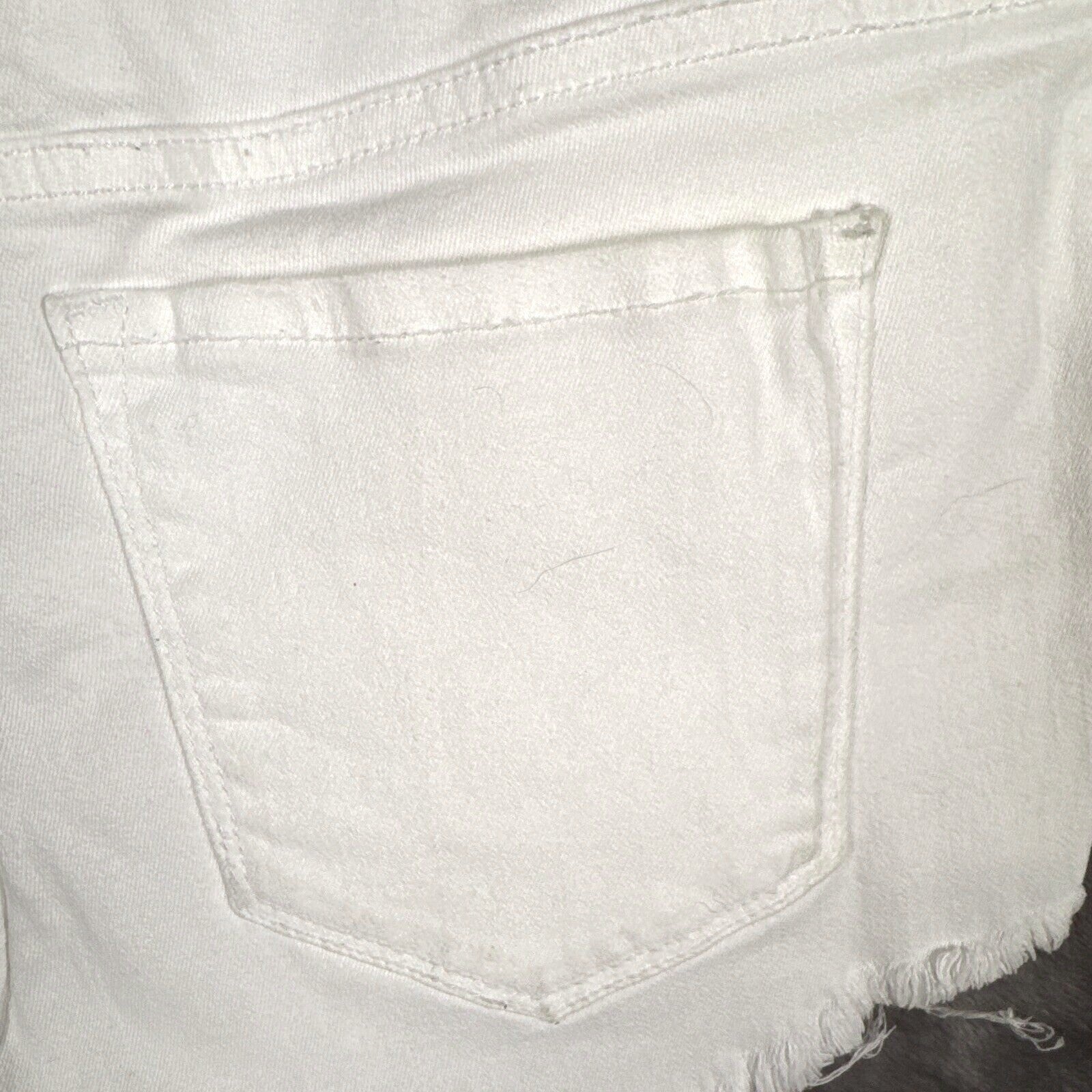 White Distressed Frayed Hem Denim Shorts Size M Klique B