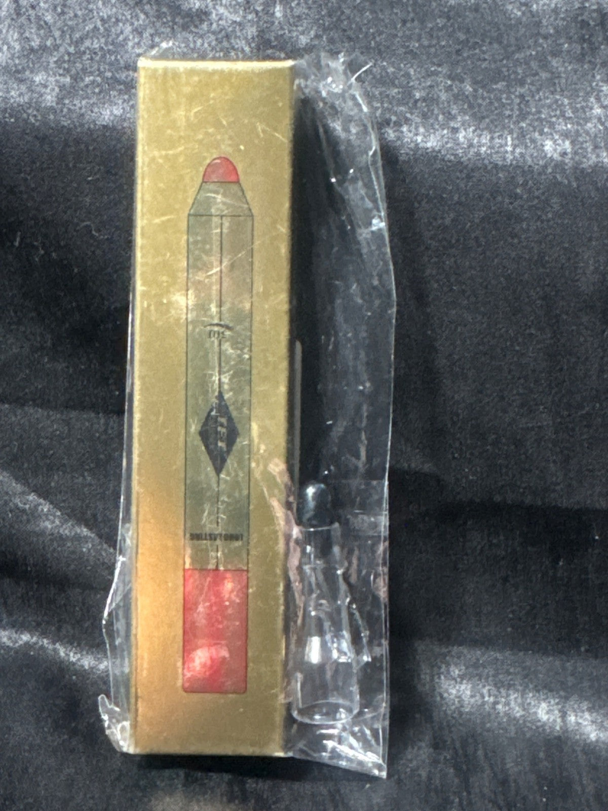 Long Lasting Lipstick GD-820 Golden Packaging Red Shade With Cap