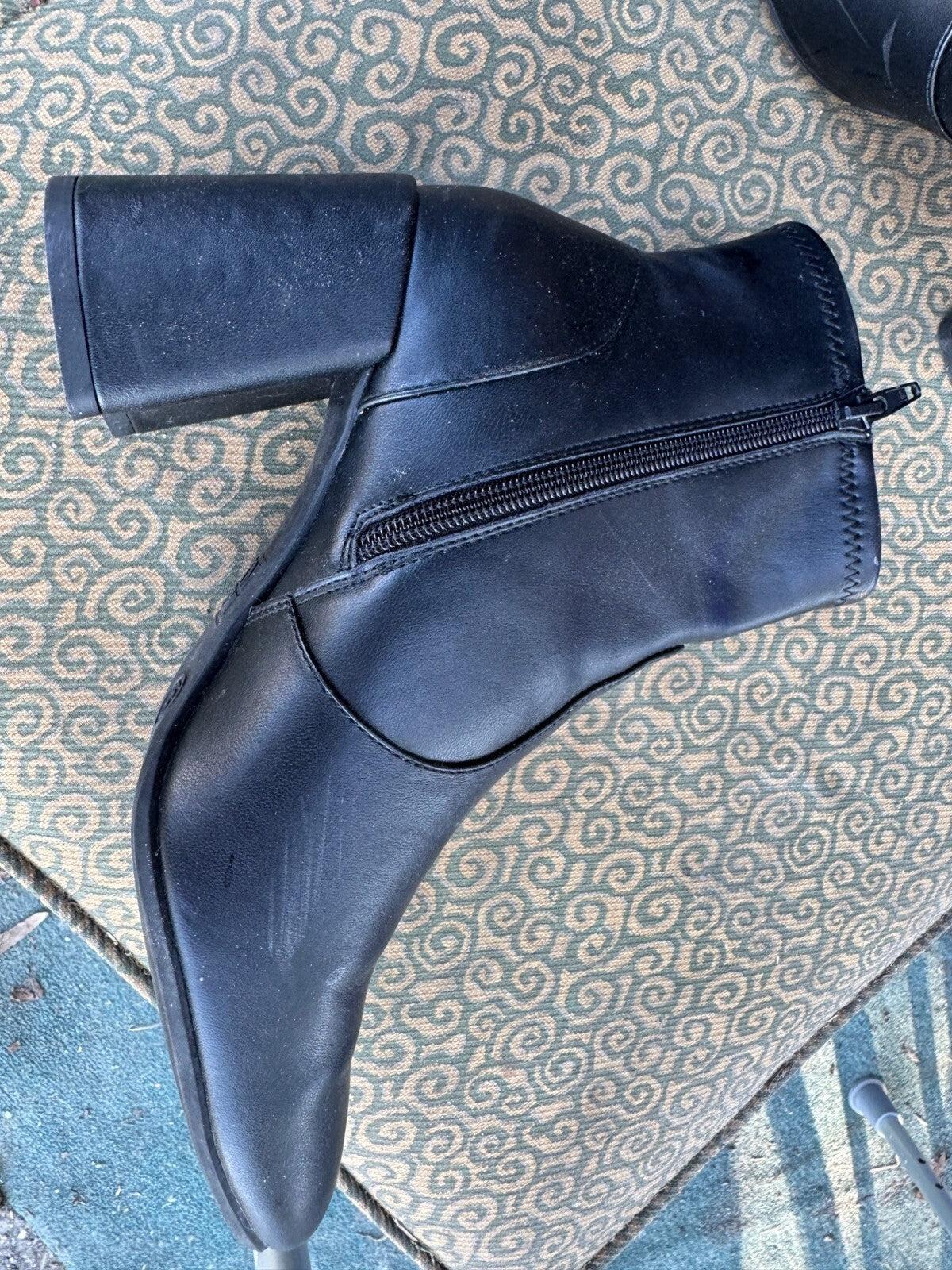 Steve Madden Womens Ankle Boots With Zipper Closure & Block Heel In Black