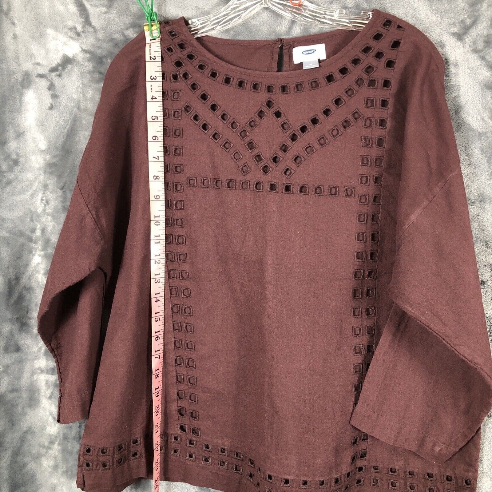 Old Navy Woman's Blouse Size Adult Medium Cut Out Square Block Details