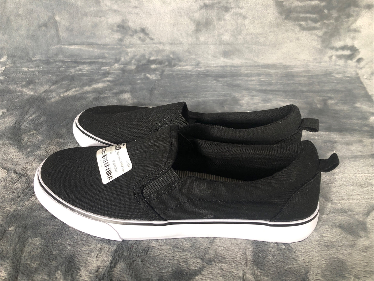 A New Day Shoes Womens 8 Millie Twin Sneakers Slip On 17730 Black Canvas Casual