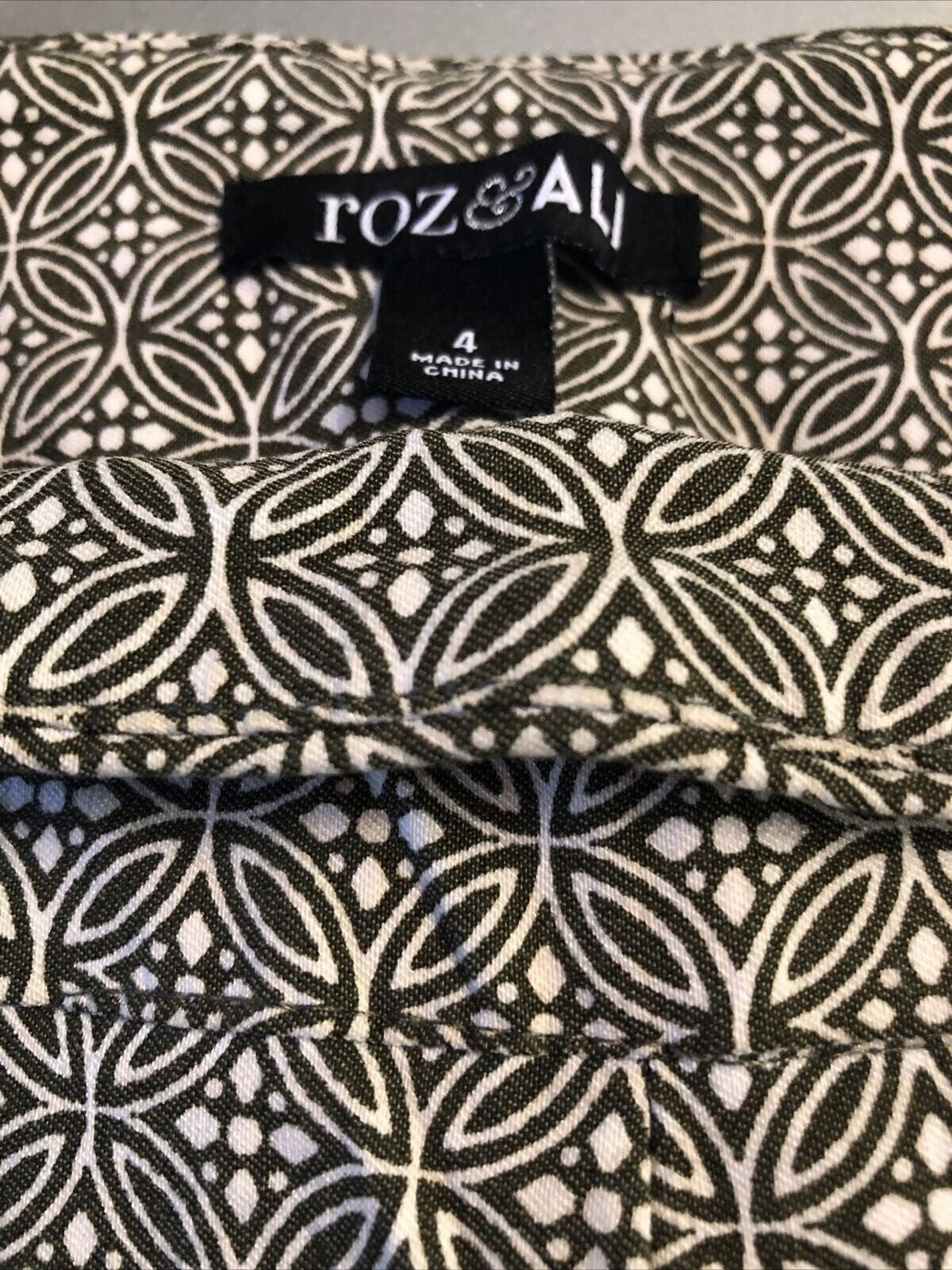 Roz & Ali Womens Geometric Patterned Pants Size 4 Polyester/Spandex