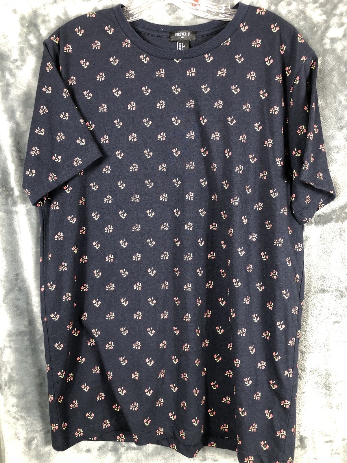 Forever 21 , Men L , Floral Detail