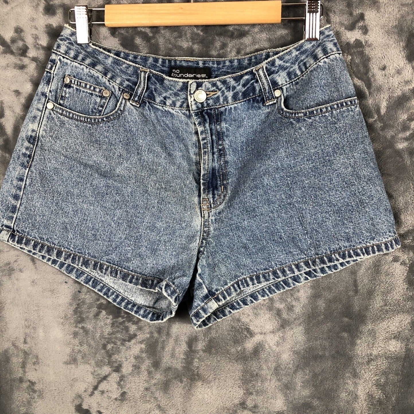 No boundaries Womens Shorts Size 9, Sparkling Details