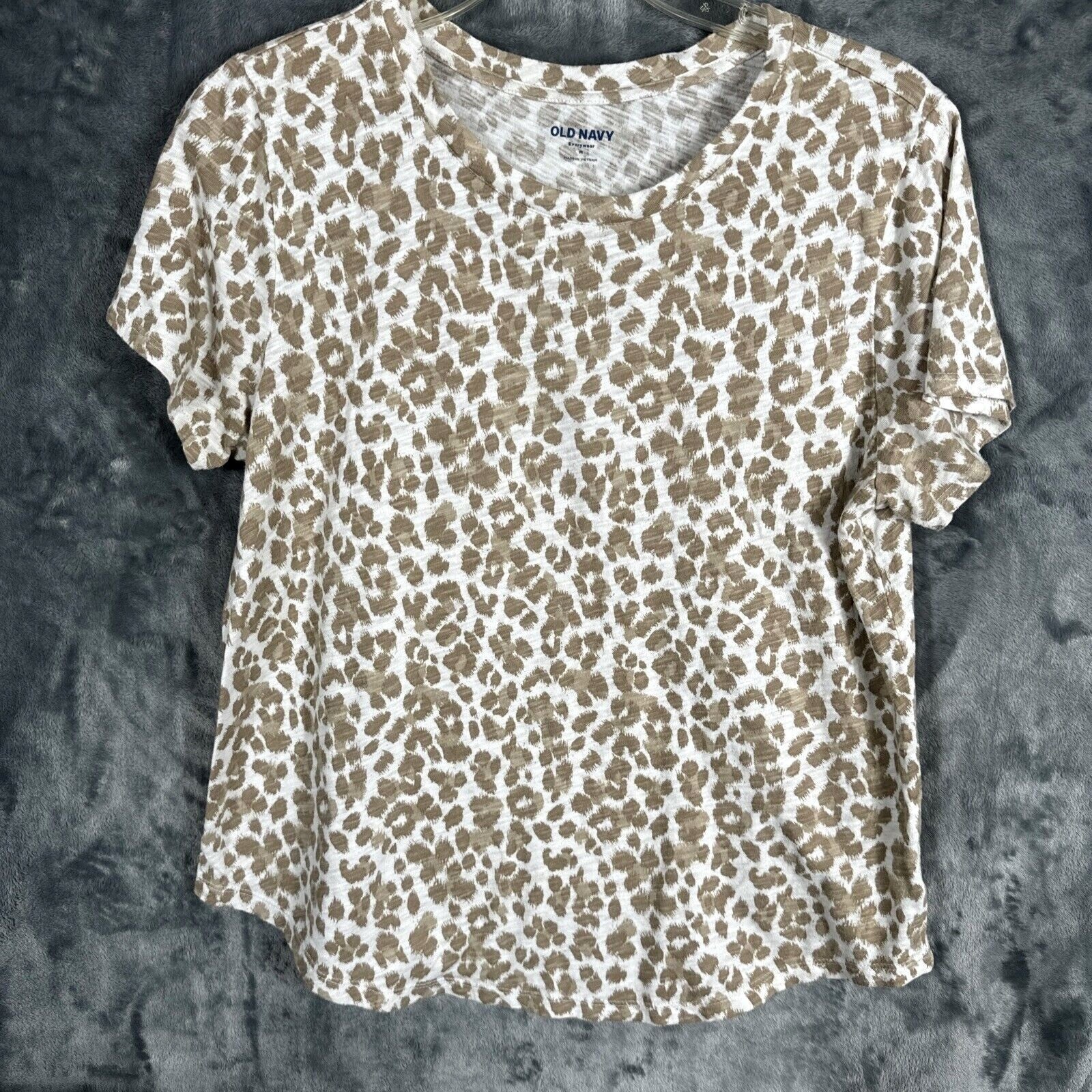 Old Navy Women’s Shirt Leopard Print Everywhere Short Sleeve T Shirt Medium