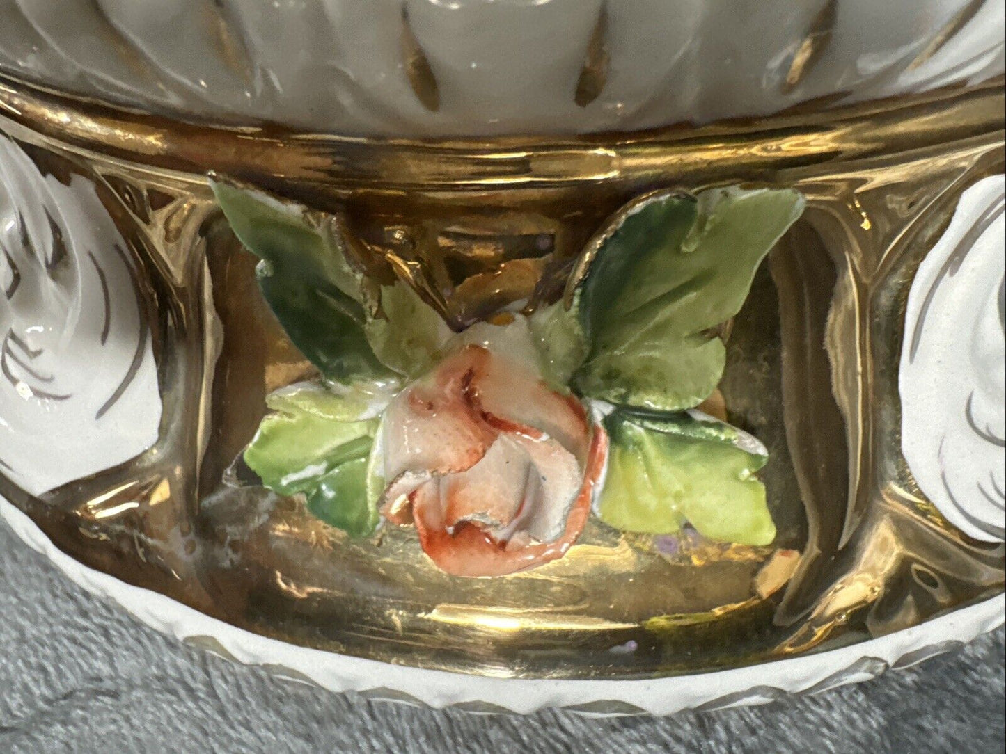 Beautiful Capodimonte Italy Large Lidded Footed Hand Painted Centerpiece Dish