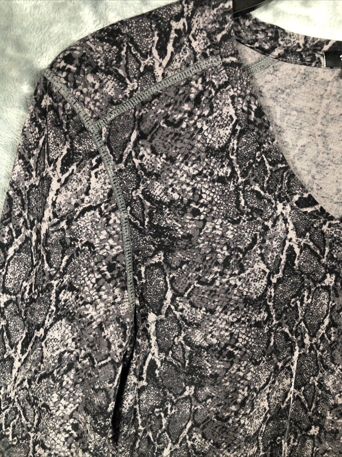 Woman’s Sweater Snake Skin Print Long Sleeve Top Size XS