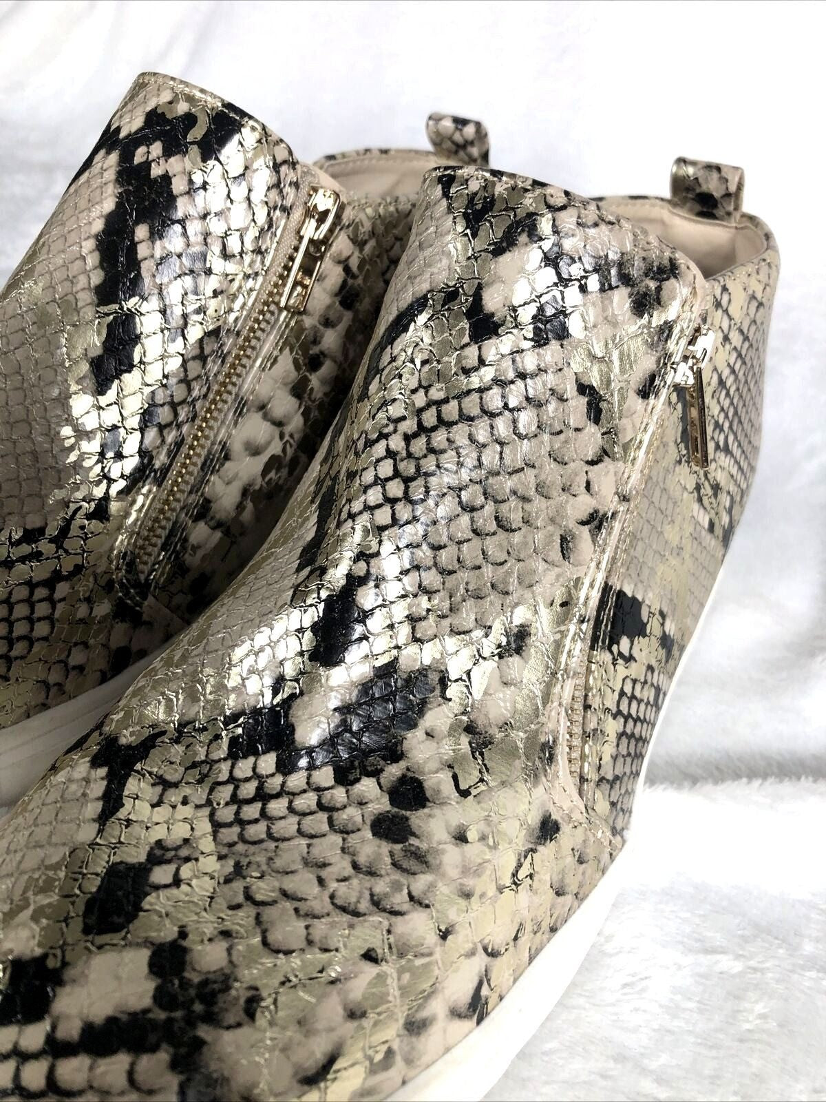 Metallic Time And True Faux Snake Skin Women’s Shoes 2 Zippers  Size 9 1/2