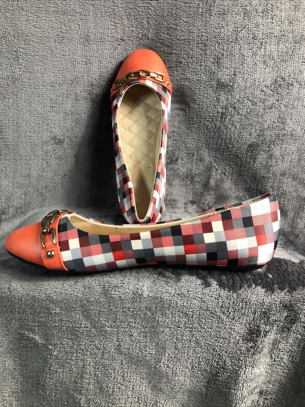 One Orange Plaid Gold Chain Details Quilted Lining Women’s Size 6