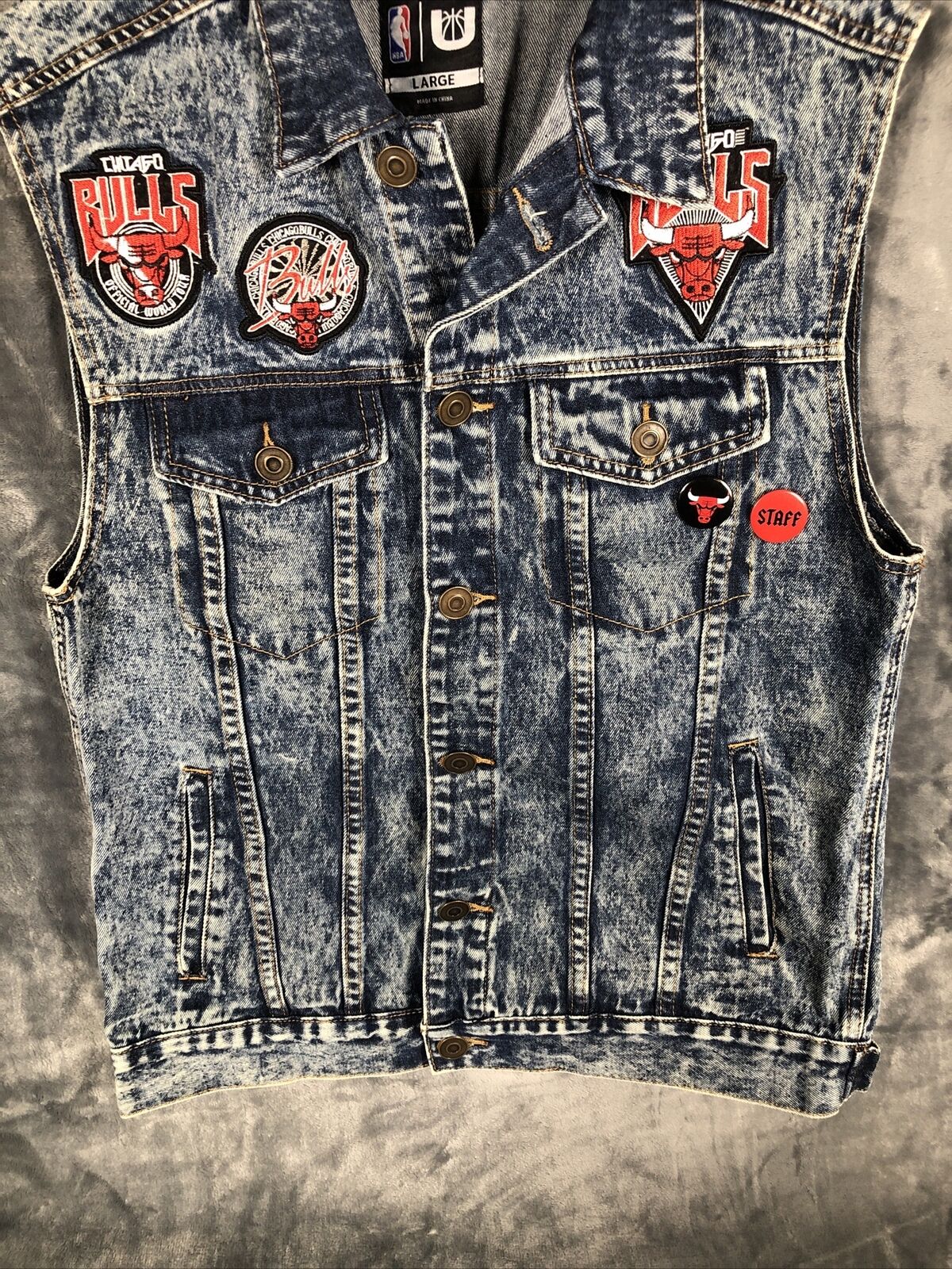 Chicago Bulls Vest Men's Denim Jean World Tour NBA Size Large Includes 2 Buttons