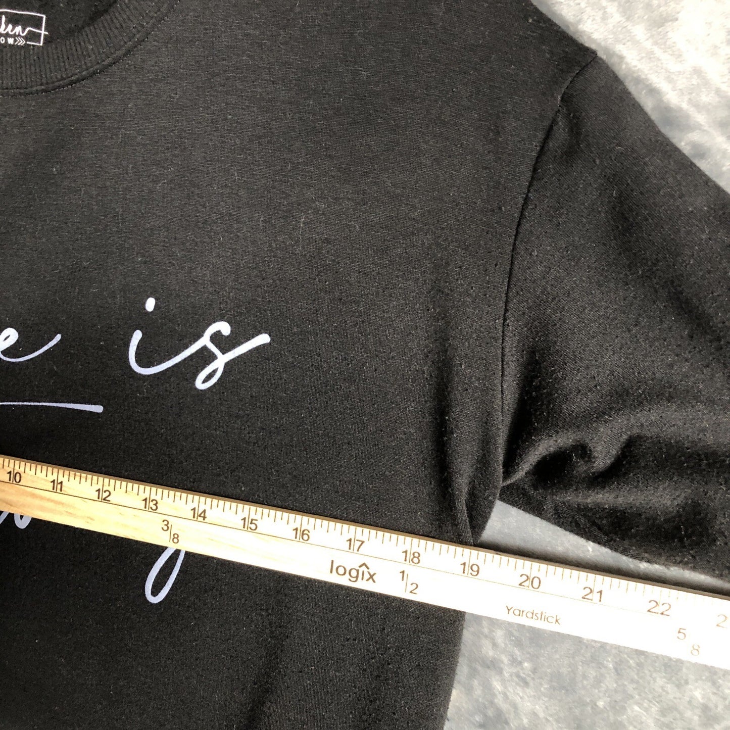 MIKEN Flow Sweatshirt Women’s Sweater Black She Is Strong Size Small