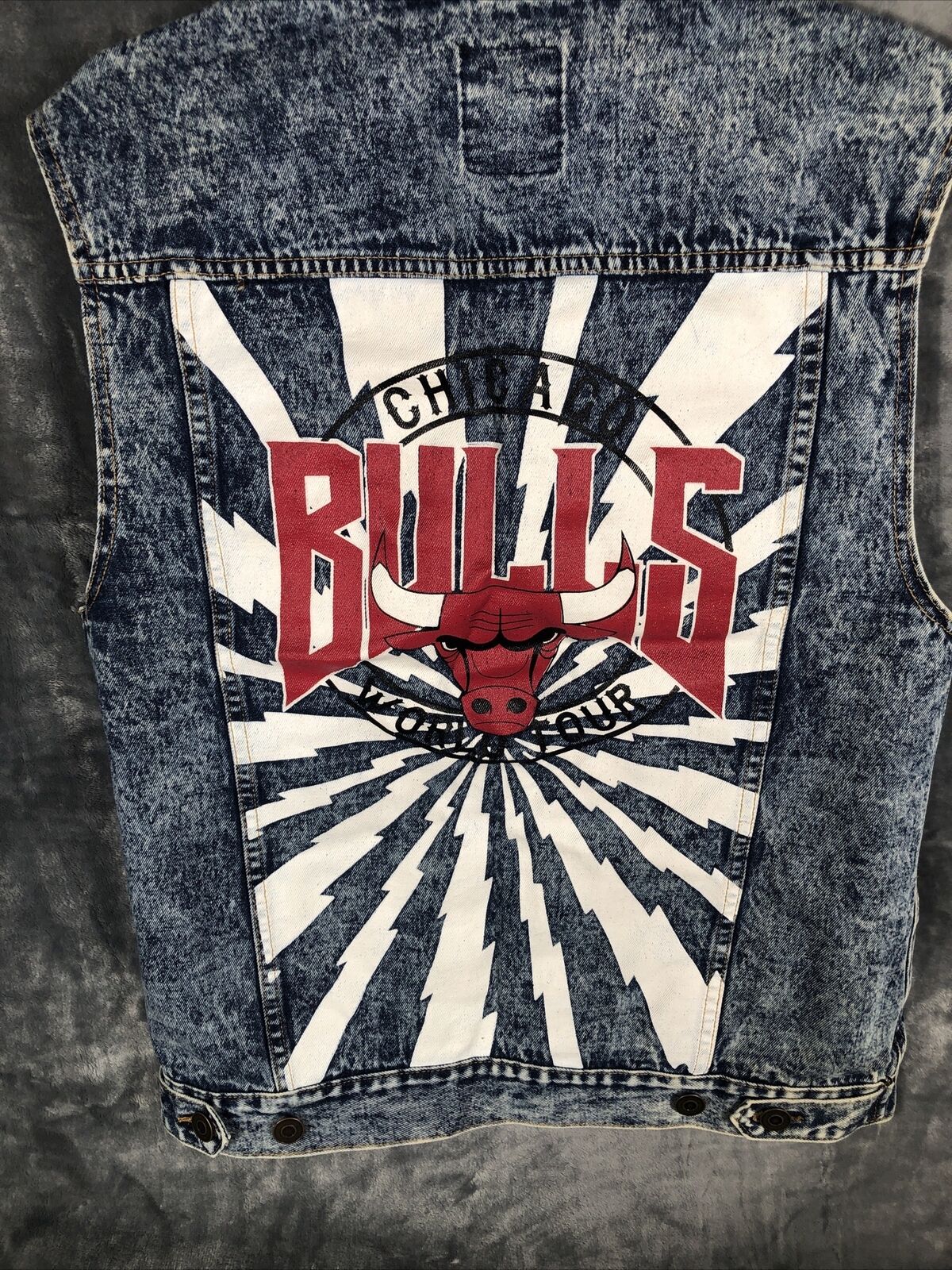 Chicago Bulls Vest Men's Denim Jean World Tour NBA Size Large Includes 2 Buttons