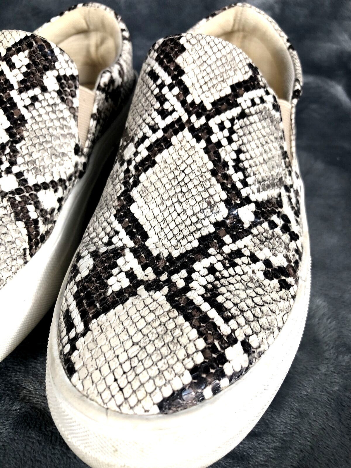 Snakeskin Pattern Mens Slip-On Sneakers With White Sole Shoes