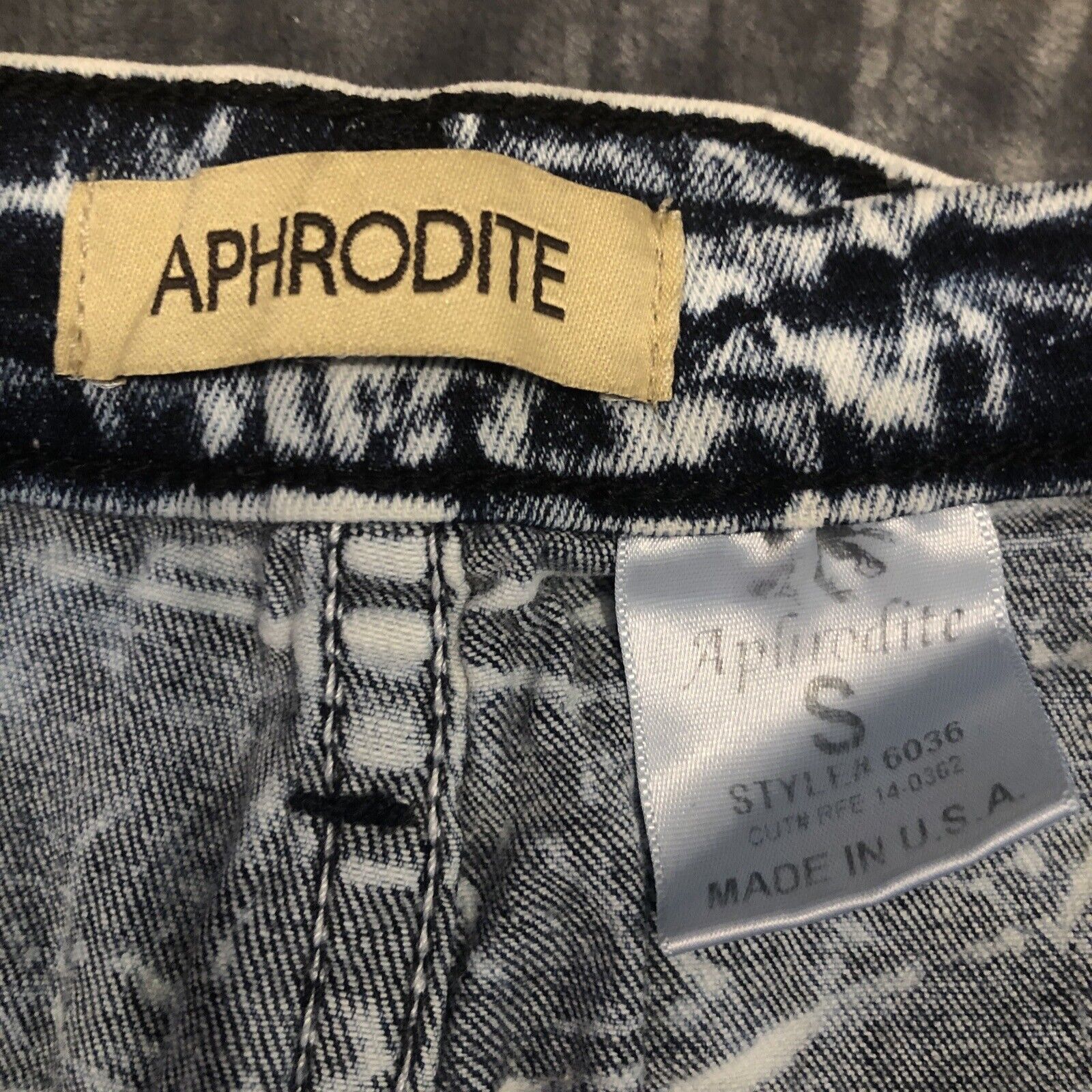 Aphrodite Distressed Stretch Denim Shorts Blue Acid Wash Made In USA Size S