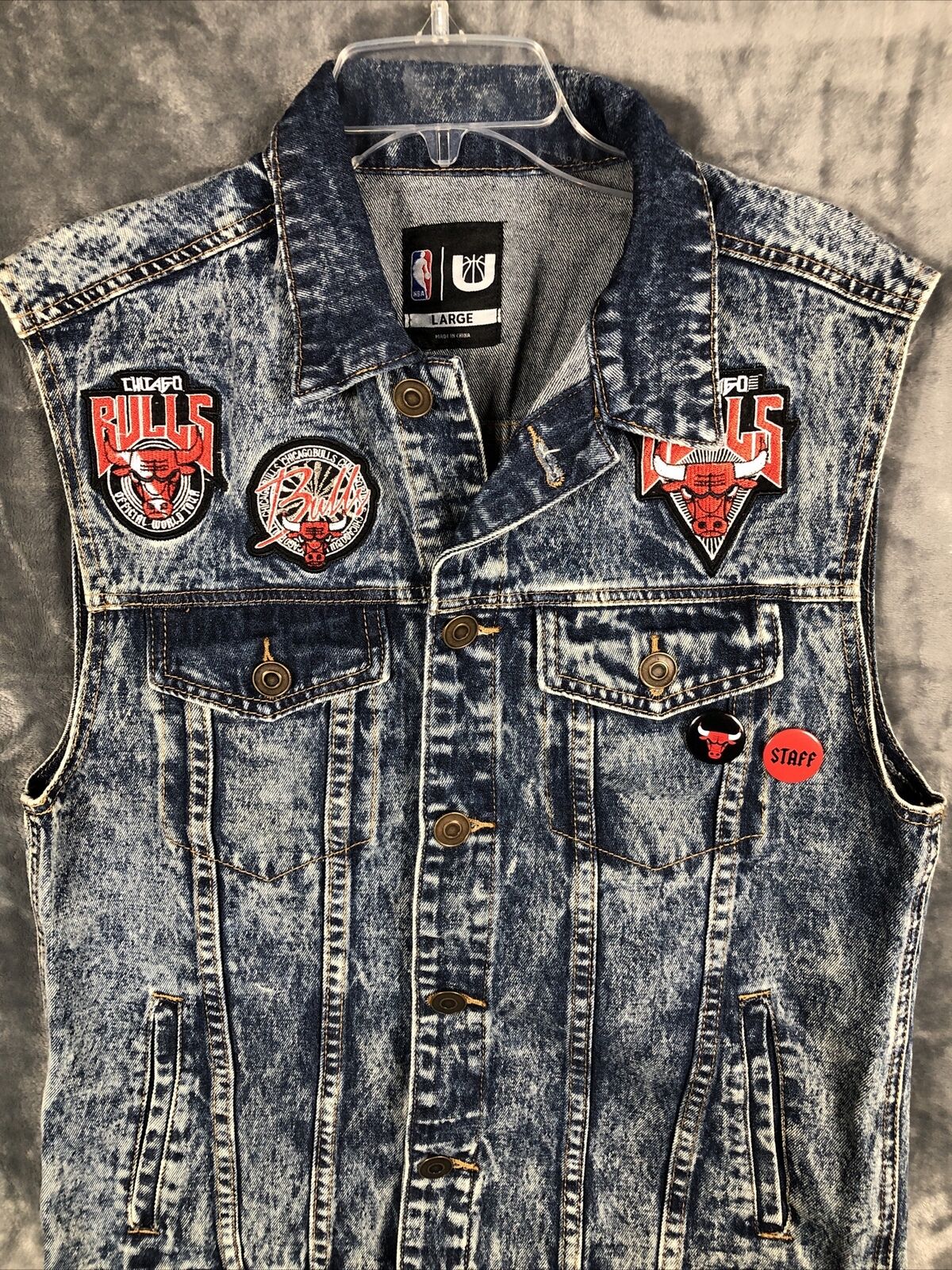 Chicago Bulls Vest Men's Denim Jean World Tour NBA Size Large Includes 2 Buttons