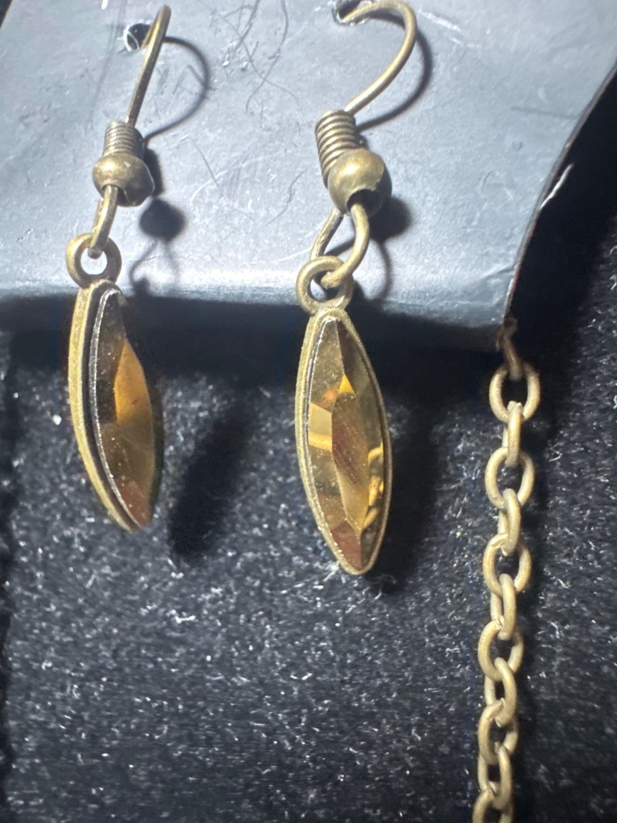 Paparazzi Gold-Tone Necklace & Earring Set With Leaf Drop Design