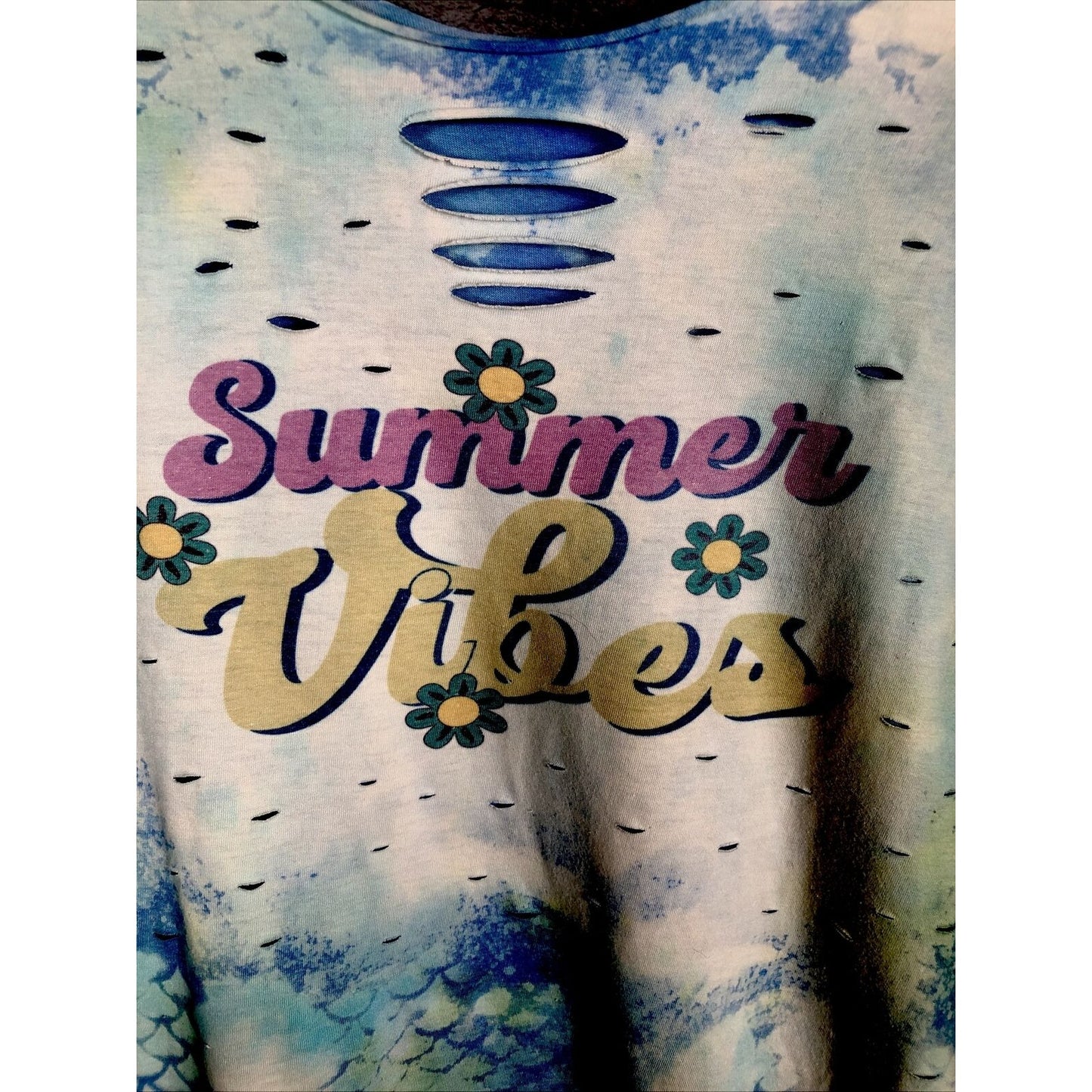 Summer Vibes Distressed Women’s Mermaid T-Shirt Size Adult ￼Extra Large