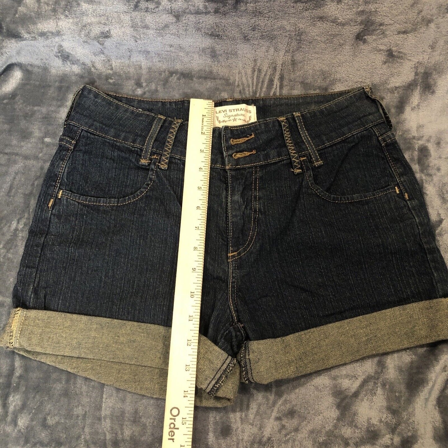 Signatures From Levi Strauss  Dubble Button shorts Size Misses 6