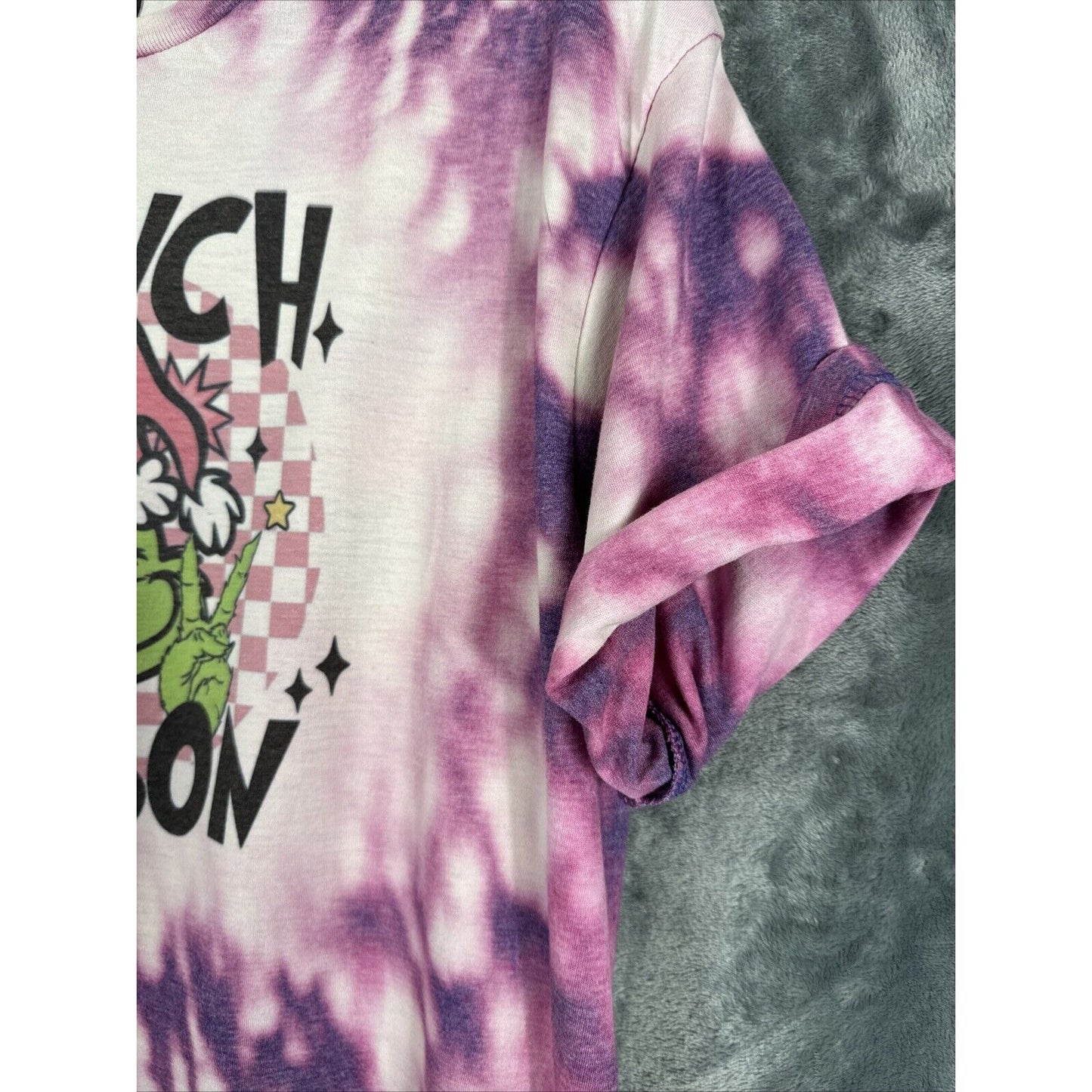 Women’s T-shirt L The Grinch Season Iced Bleached Purple Shirt