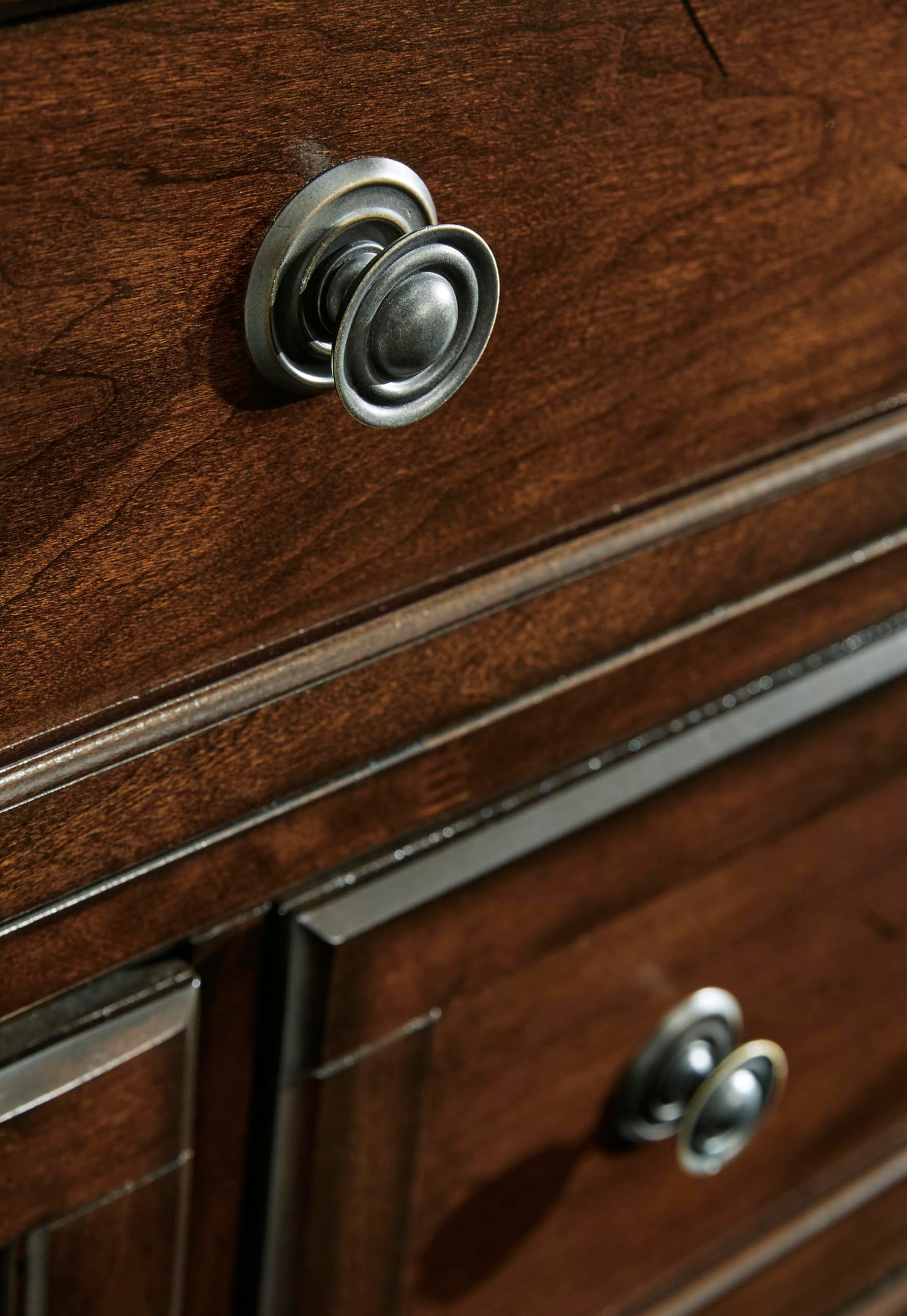 Signature Design by Ashley Porter Traditional 5 Drawer Chest of Drawers, Dark Brown