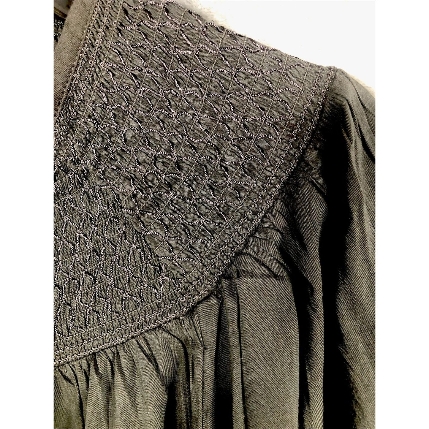 Old Navy Top Medium Gray Textured Clip Dot Long Sleeve Peasant Blouse Women's