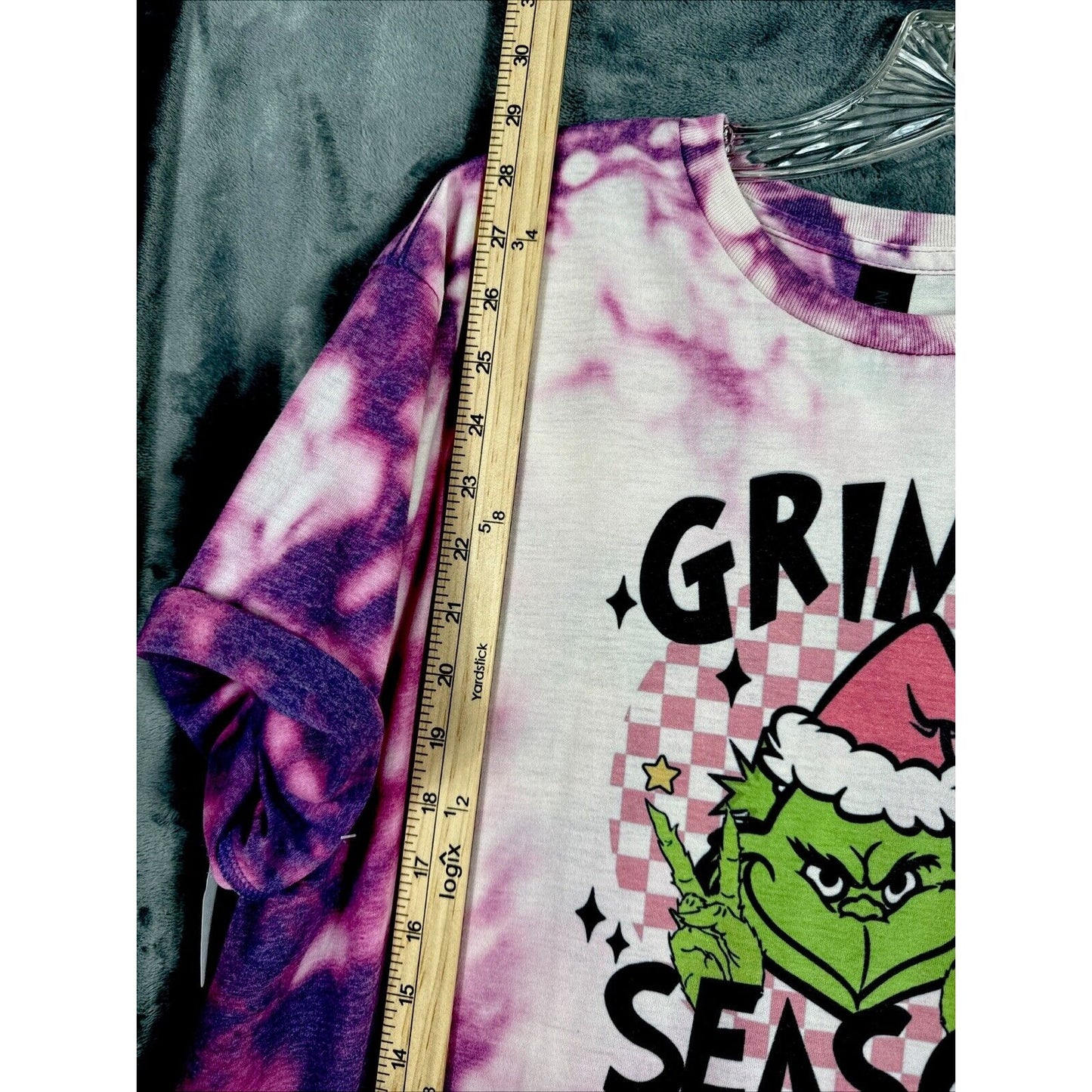 Women’s T-shirt L The Grinch Season Iced Bleached Purple Shirt