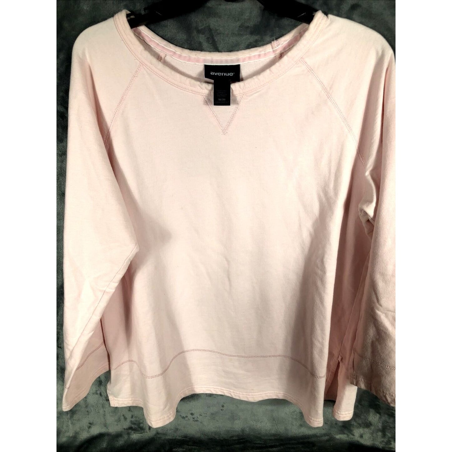 Avenue Sweatshirt Women’s Carolina Panthers Pull Over Shirt