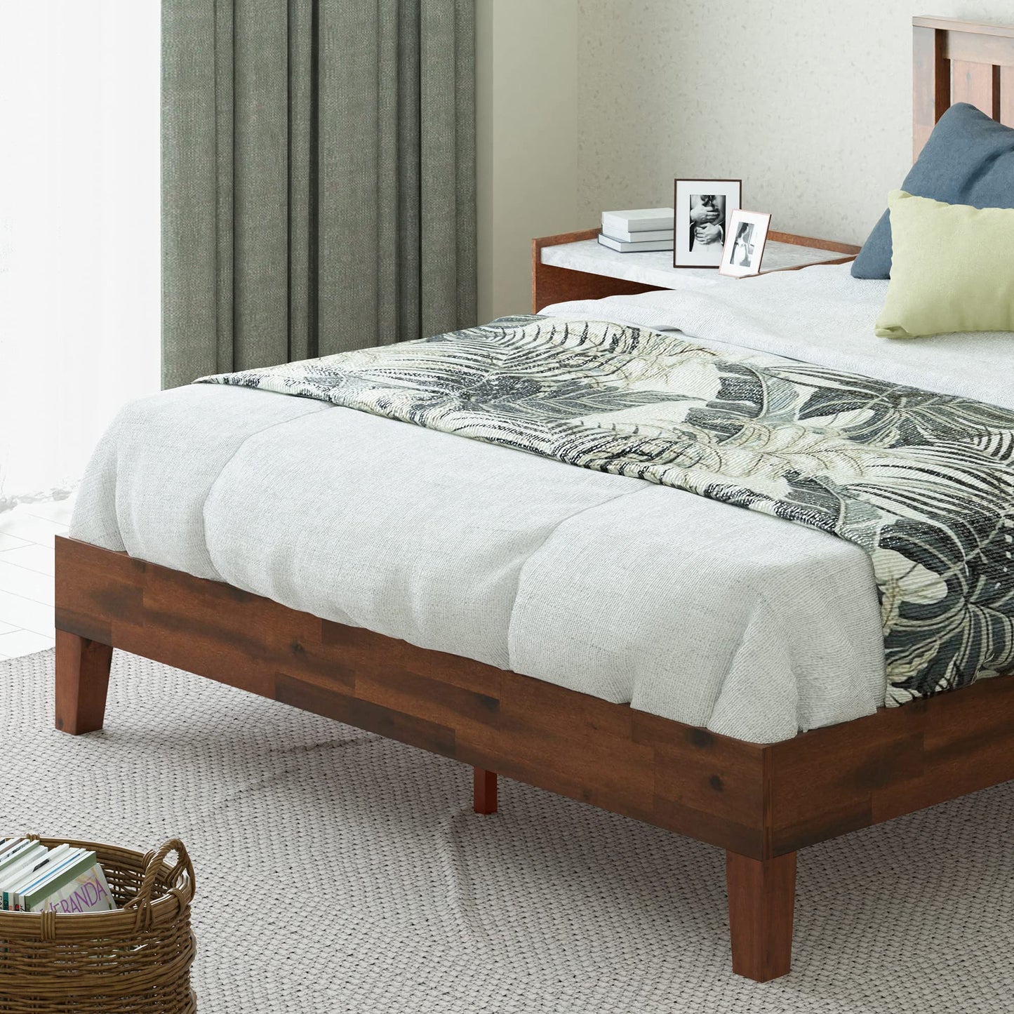 Zinus 12 Inch Deluxe Solid Wood Platform Bed with Headboard / No Box Spring Needed / Wood Slat Support / Antique Espresso Finish, Queen (OLB-PWPBBHE-12Q)