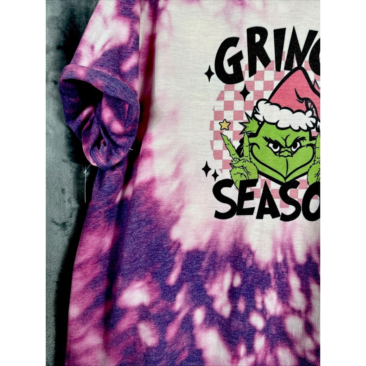 Women’s T-shirt L The Grinch Season Iced Bleached Purple Shirt