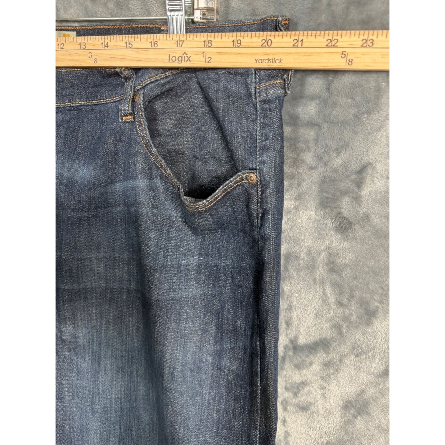 Wrangler Denim Men's Pants Relaxed Fit Jeans Adult Size Men’s 42-30