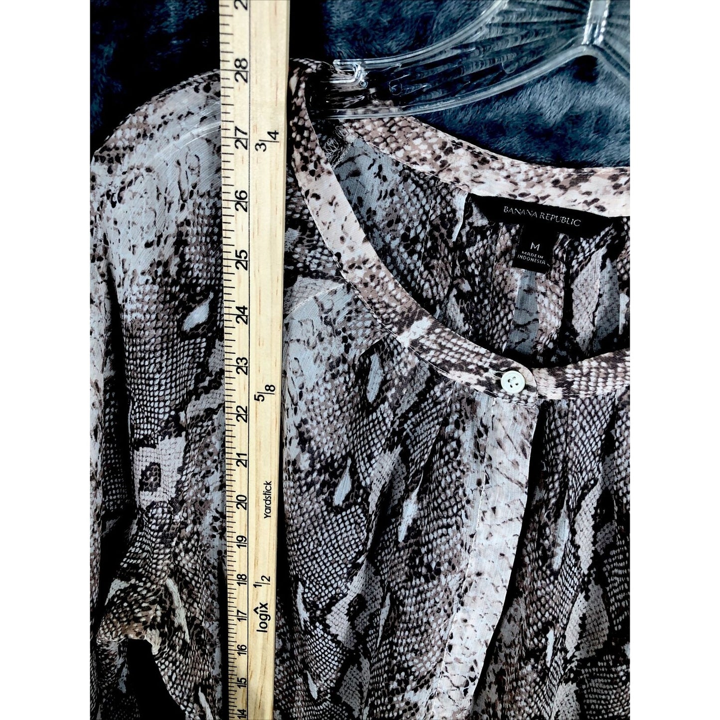 Banana Republic Blouse Women’s Animal Print Blouse Henley Snake Sheer SZ Medium