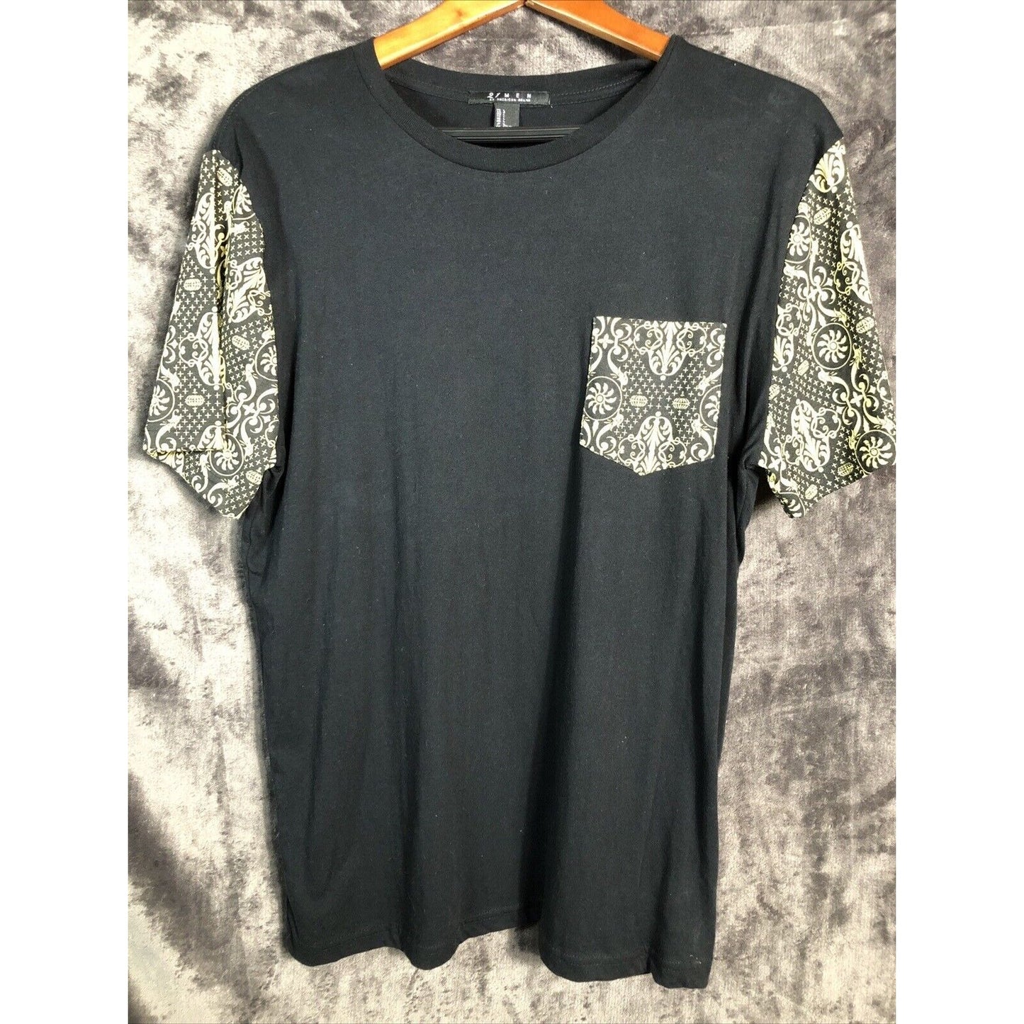 2 Men Men’s Pocket Tee Shirt Two Toned Black  Yellow Geo Print Shirt Size L