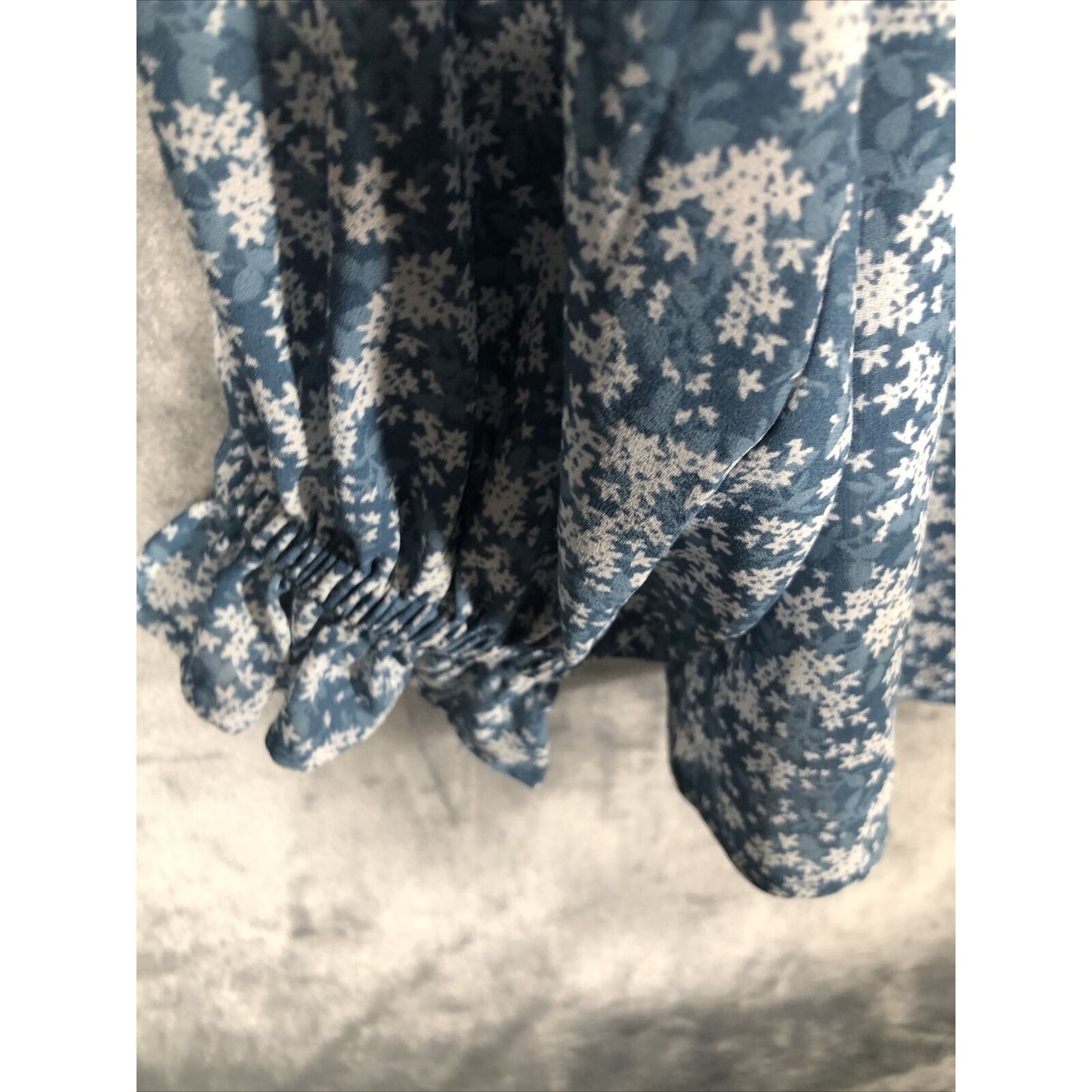 Loft Peasant Blouse Women’s Size Medium Blue Flowers Ruffle Bottom And Sleeves