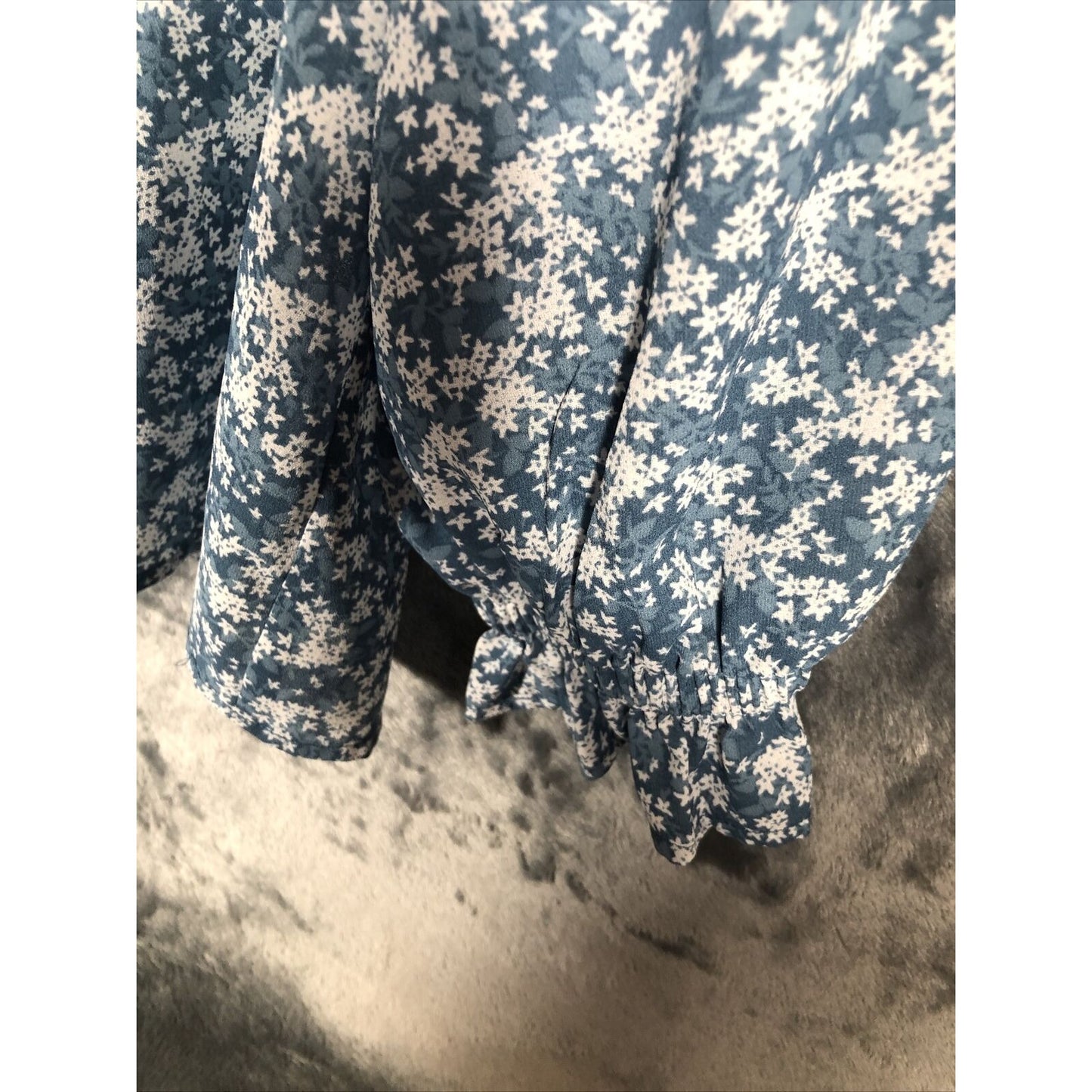 Loft Peasant Blouse Women’s Size Medium Blue Flowers Ruffle Bottom And Sleeves