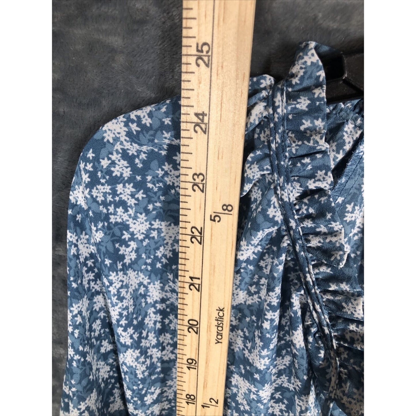 Loft Peasant Blouse Women’s Size Medium Blue Flowers Ruffle Bottom And Sleeves
