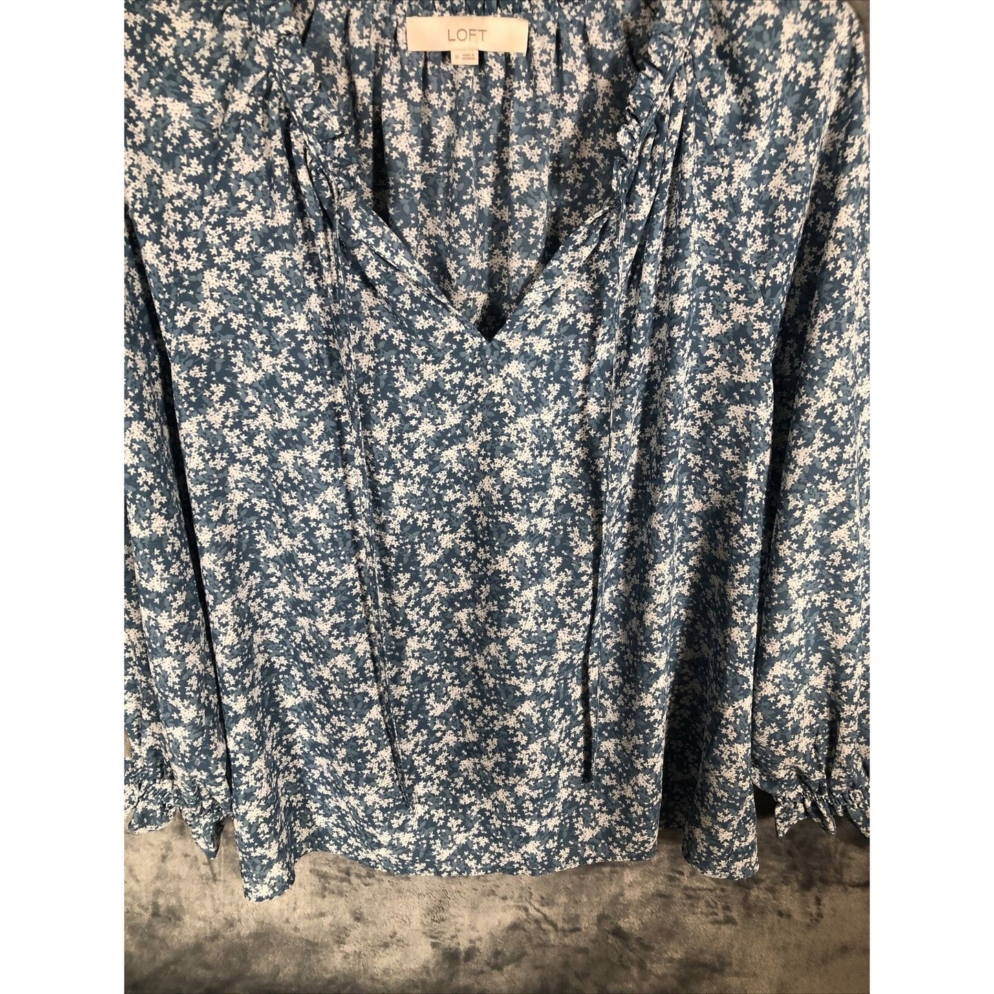 Loft Peasant Blouse Women’s Size Medium Blue Flowers Ruffle Bottom And Sleeves