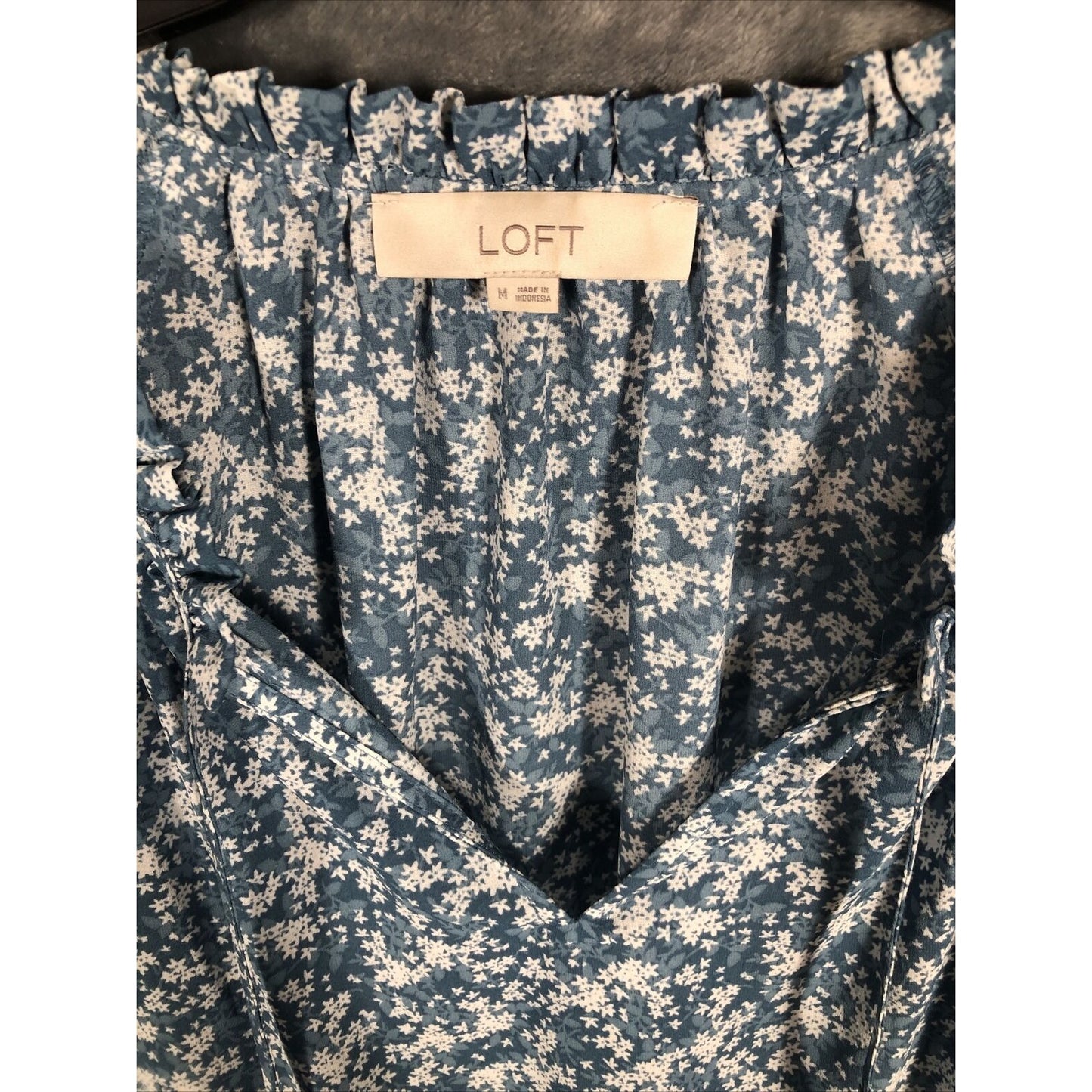 Loft Peasant Blouse Women’s Size Medium Blue Flowers Ruffle Bottom And Sleeves