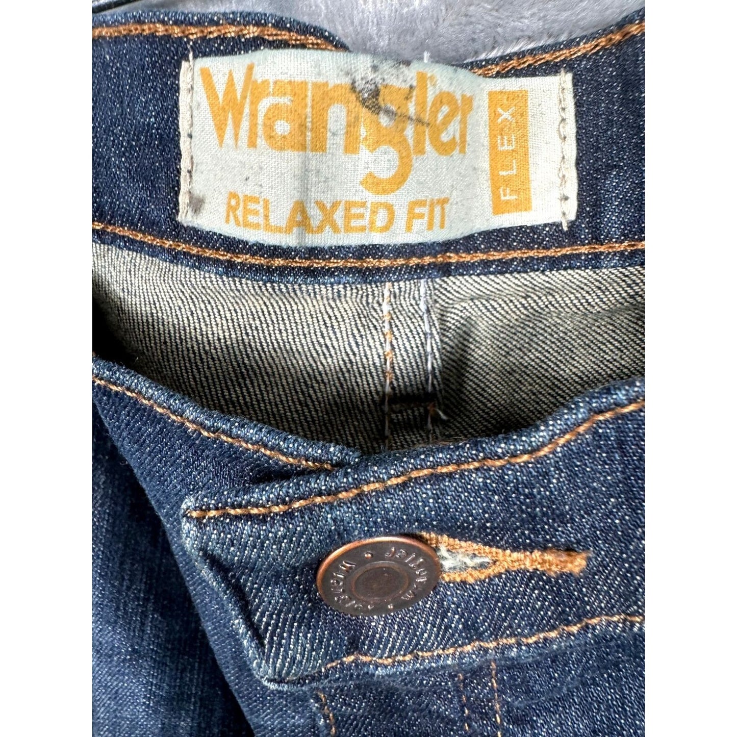Wrangler Denim Men's Pants Relaxed Fit Jeans Adult Size Men’s 42-30