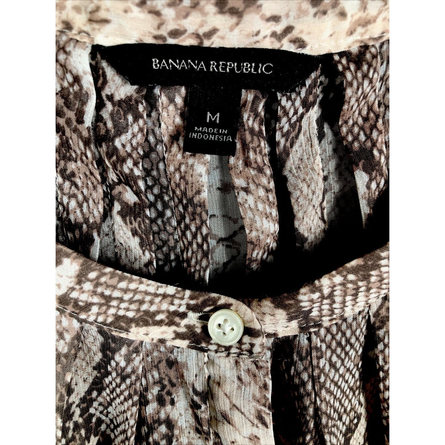 Banana Republic Blouse Women’s Animal Print Blouse Henley Snake Sheer SZ Medium