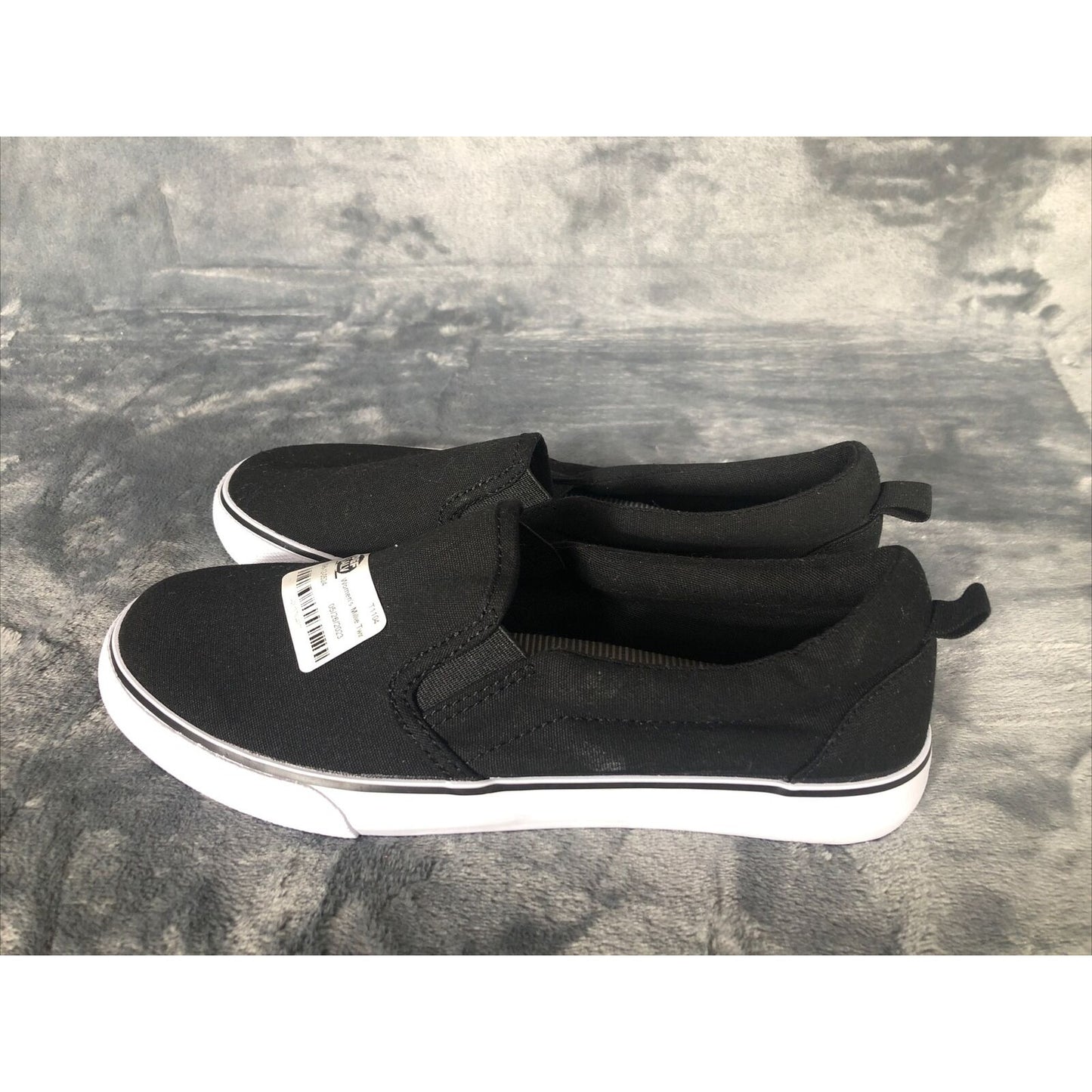 A New Day Shoes Womens 8 Millie Twin Sneakers Slip On 17730 Black Canvas Casual