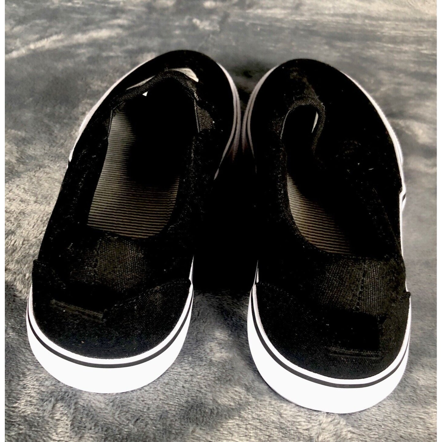 A New Day Shoes Womens 8 Millie Twin Sneakers Slip On 17730 Black Canvas Casual
