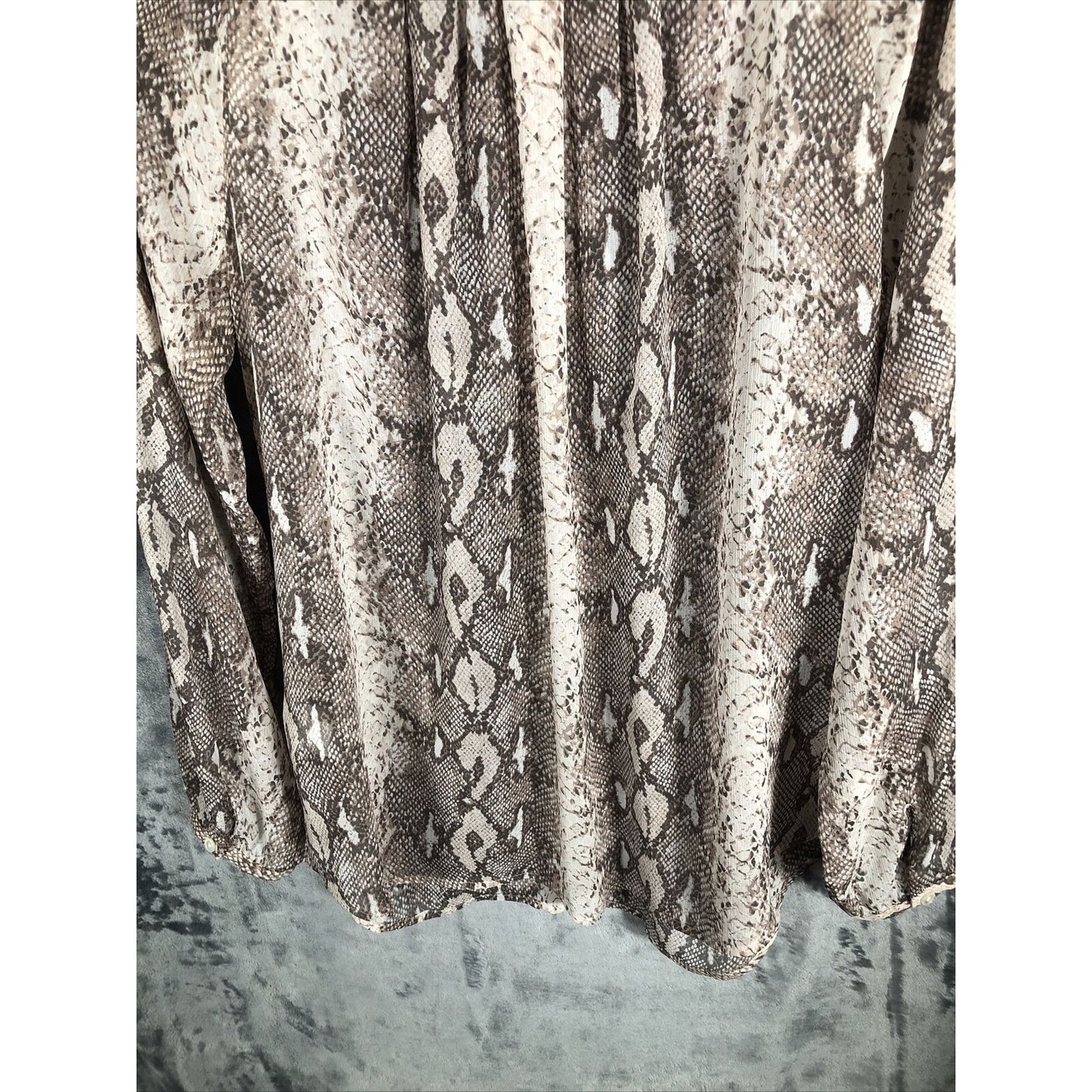 Banana Republic Blouse Women’s Animal Print Blouse Henley Snake Sheer SZ Medium