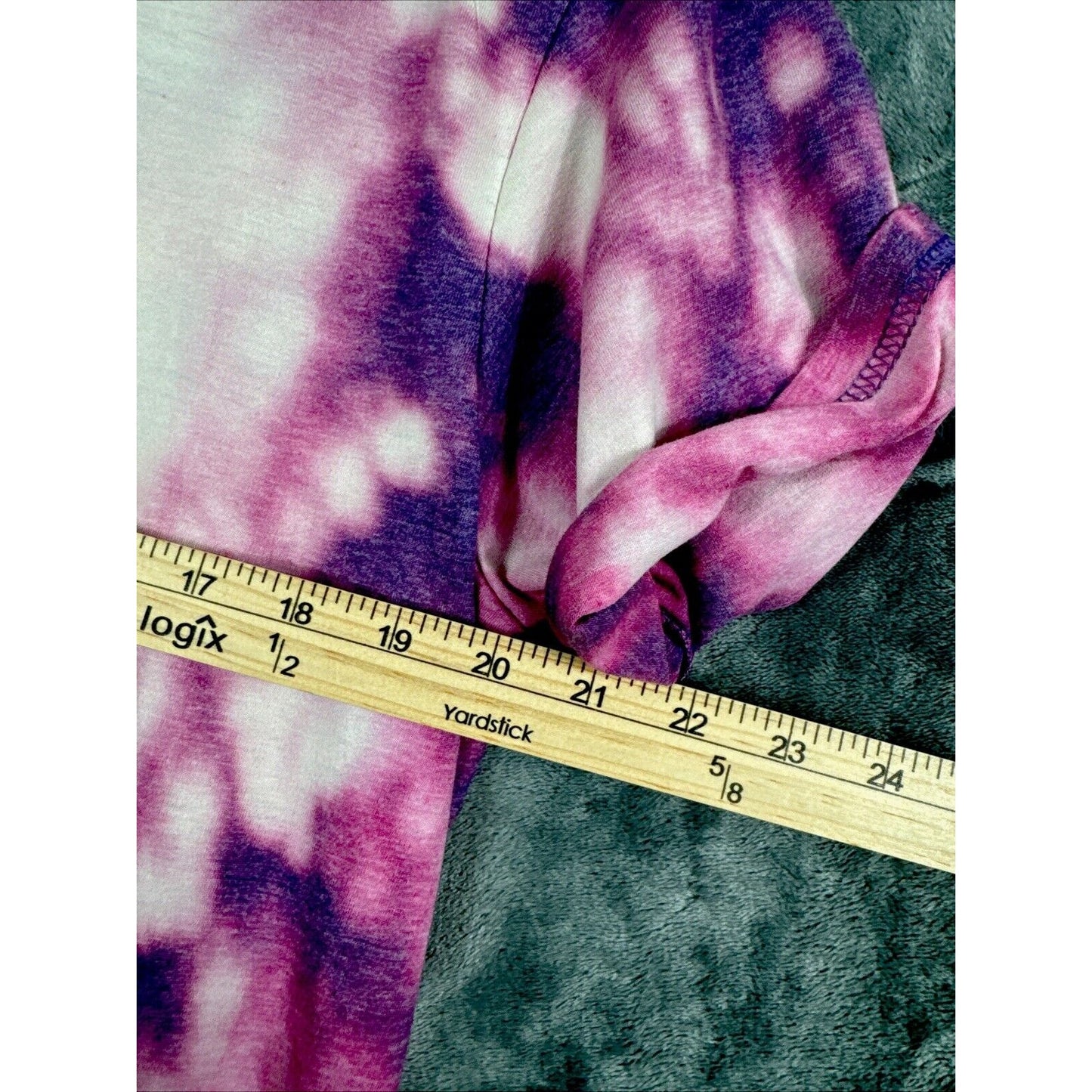 Women’s T-shirt L The Grinch Season Iced Bleached Purple Shirt